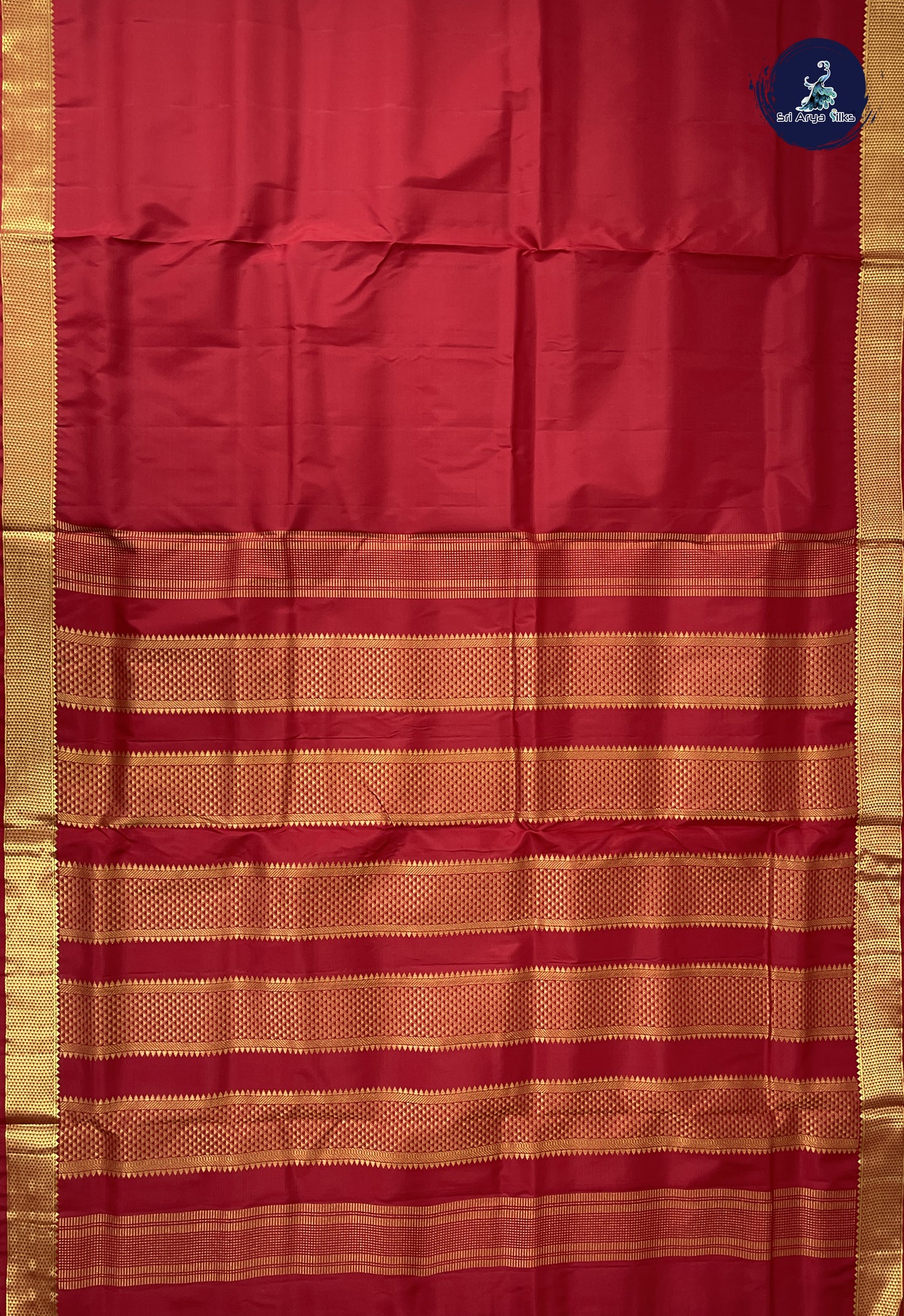 Arakku Madisar 10 Yards Silk Saree With Plain Pattern