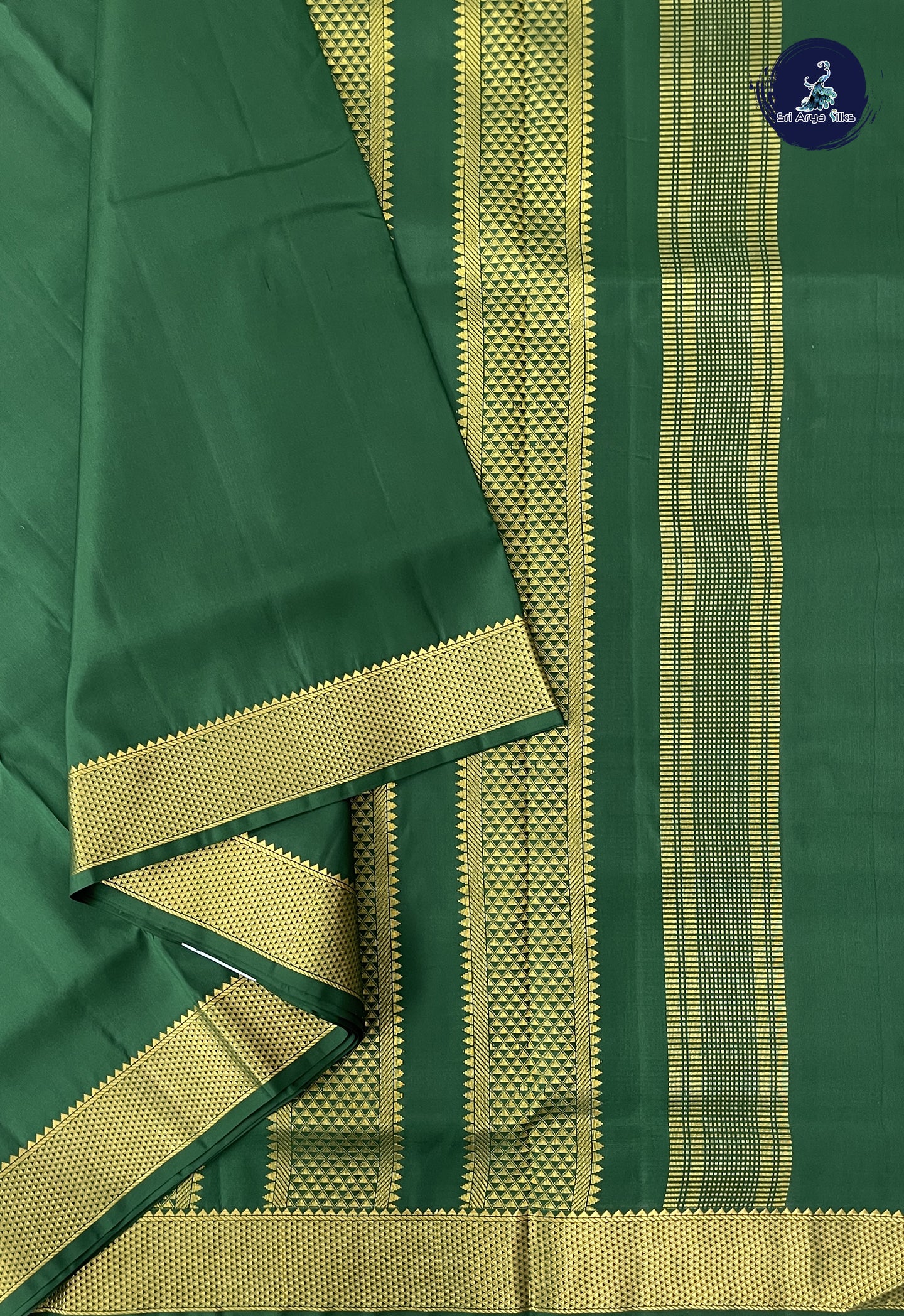 Bottle Green Madisar 10 Yards Silk Saree With Plain Pattern