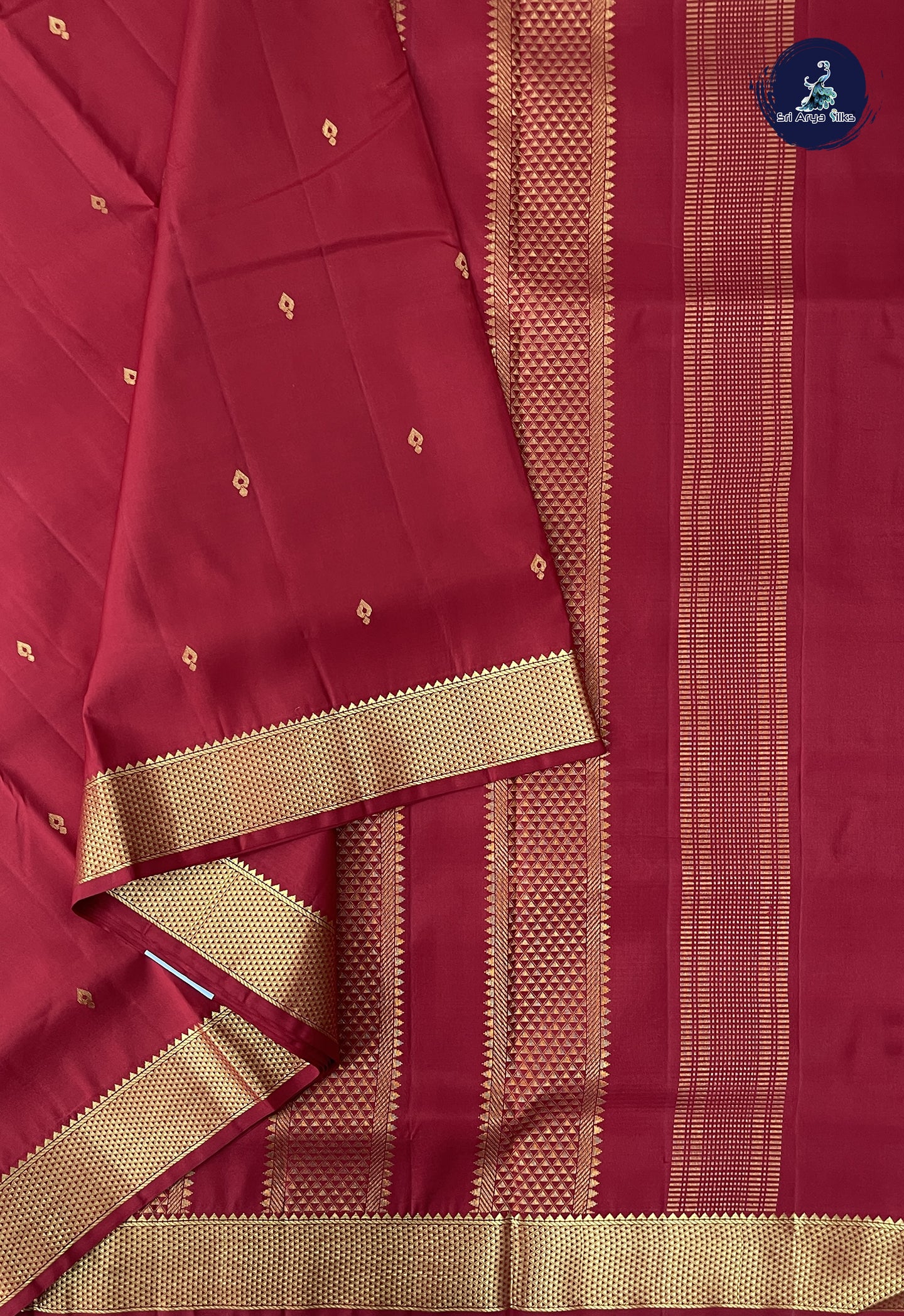 Arakku Madisar 10 Yards Silk Saree With Zari Buttas Pattern
