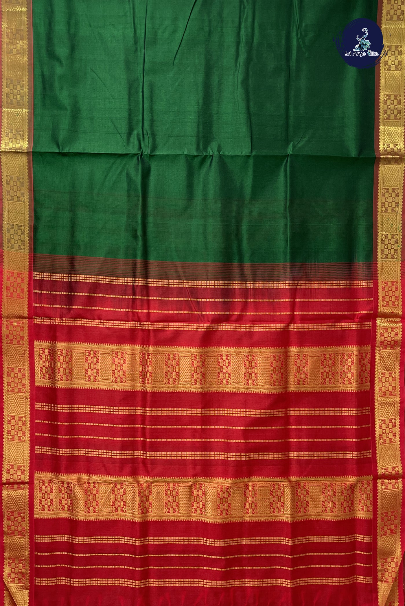 Bottle Green 10 Yards Silk Cotton Saree With Plain Pattern