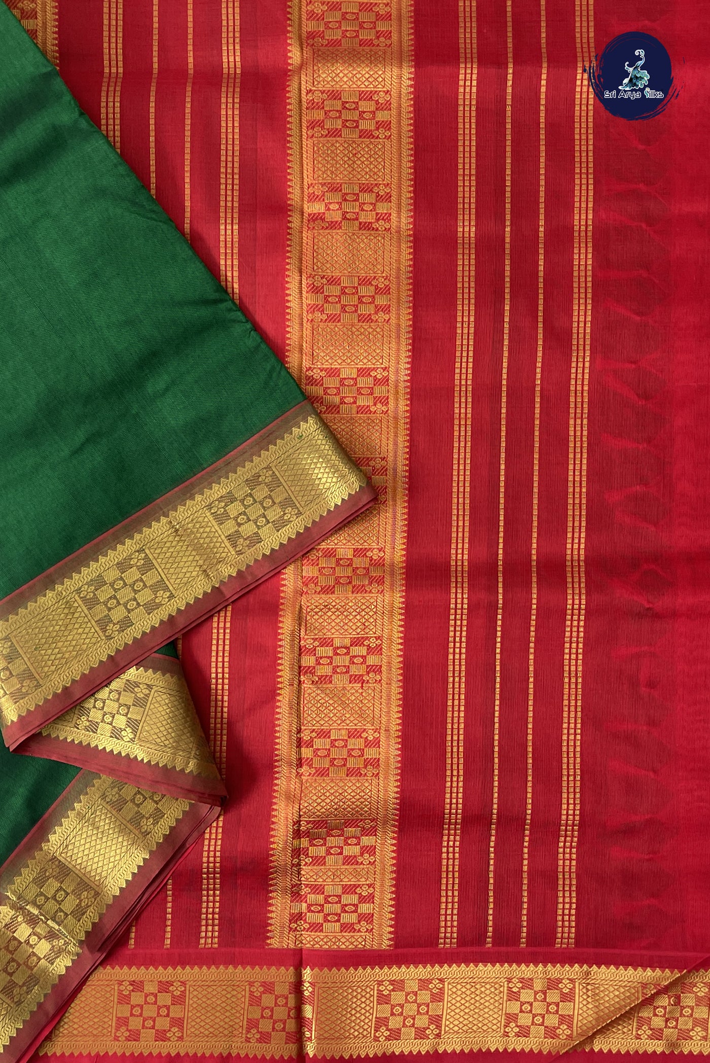 Bottle Green 10 Yards Silk Cotton Saree With Plain Pattern