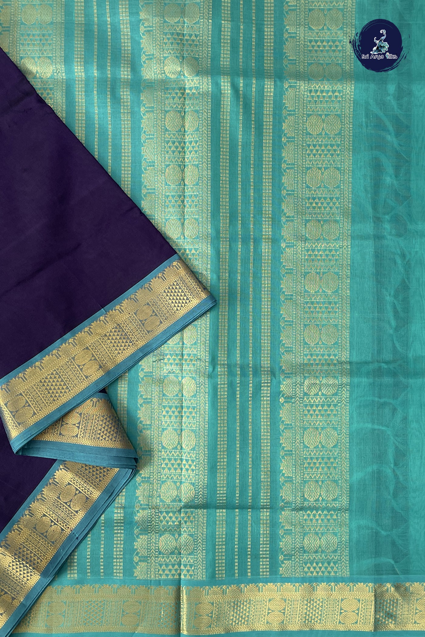 Dark Plum 10 Yards Silk Cotton Saree With Plain Pattern