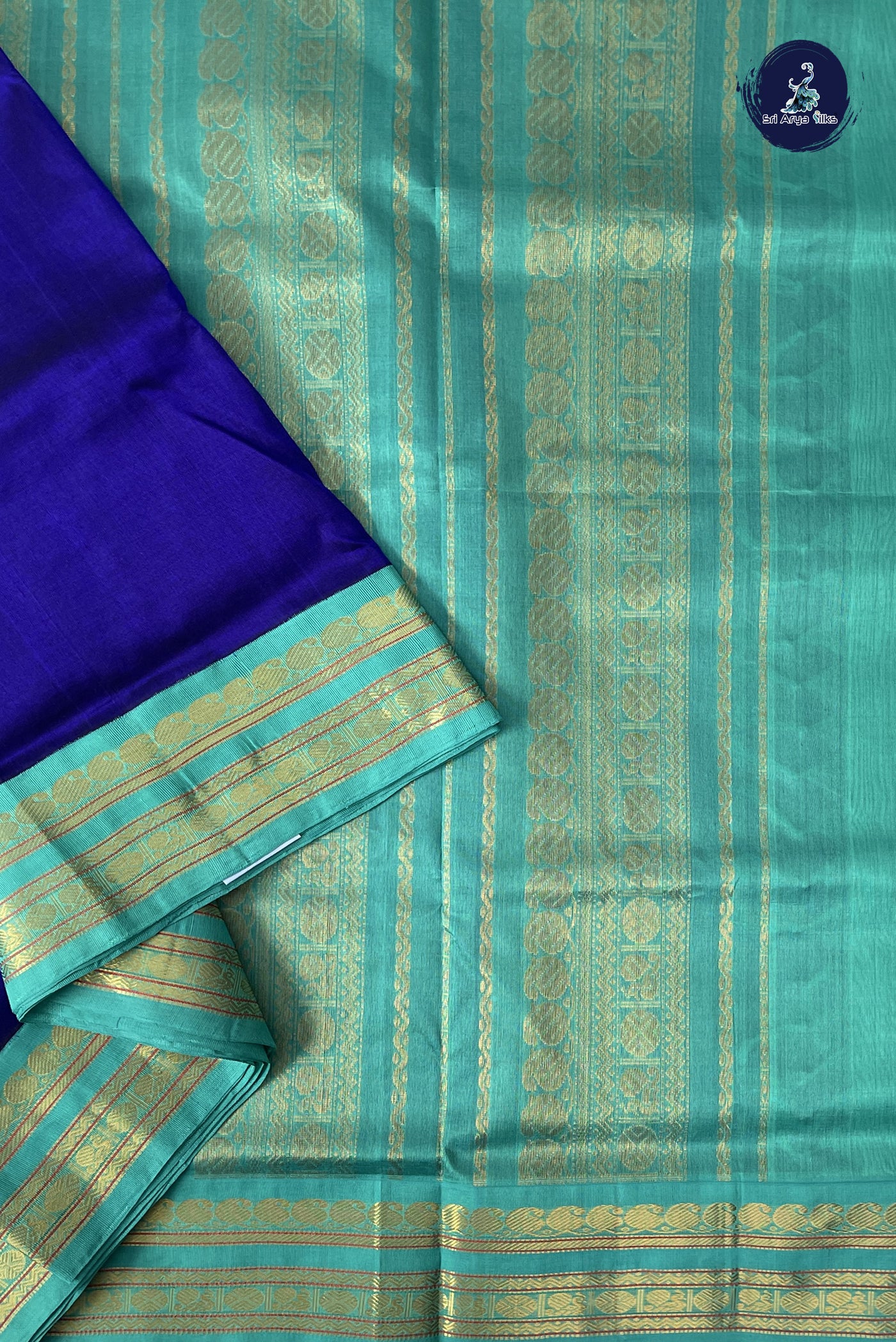 Royal Blue 10 Yards Silk Cotton Saree With Plain Pattern