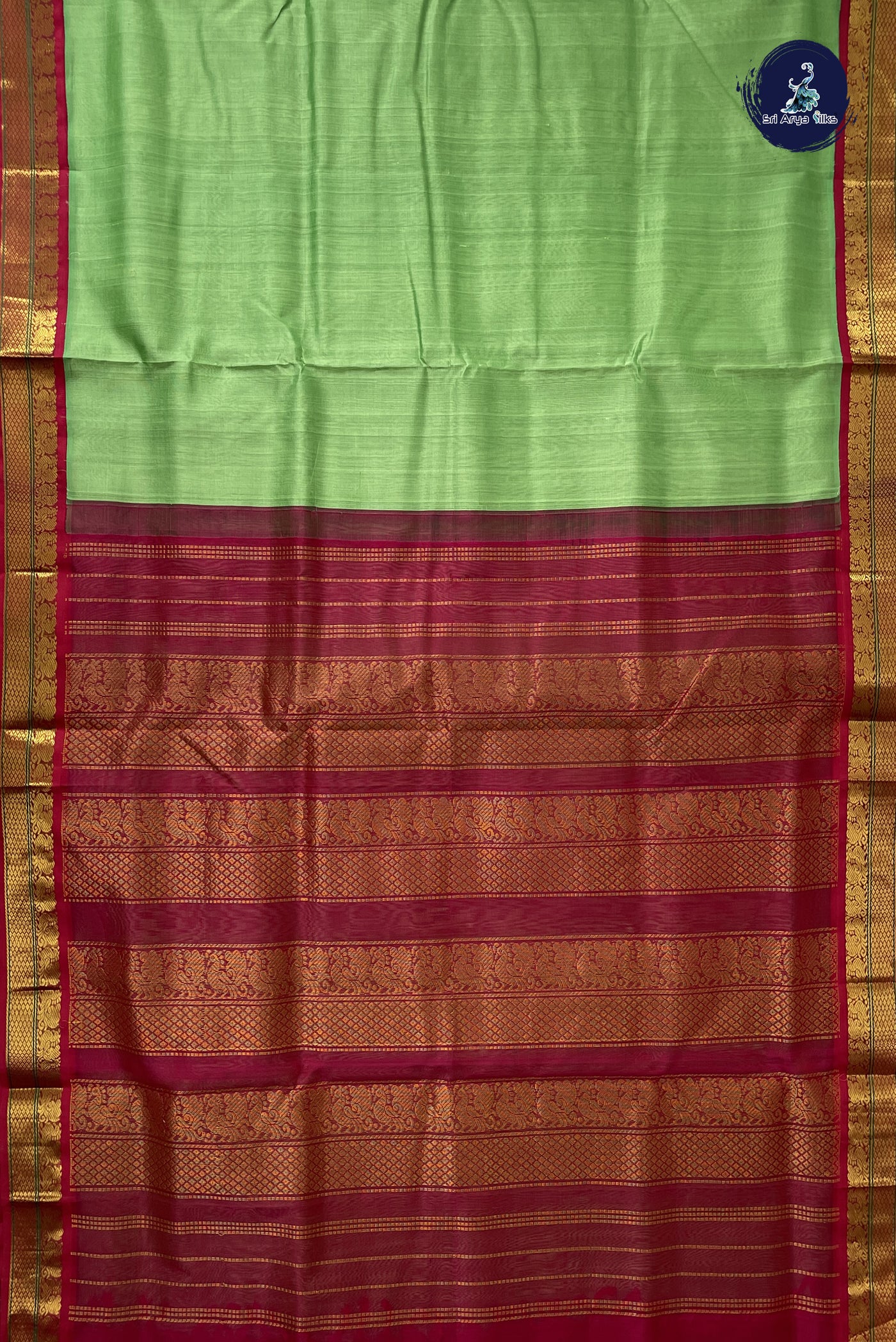 Green 10 Yards Silk Cotton Saree With Plain Pattern