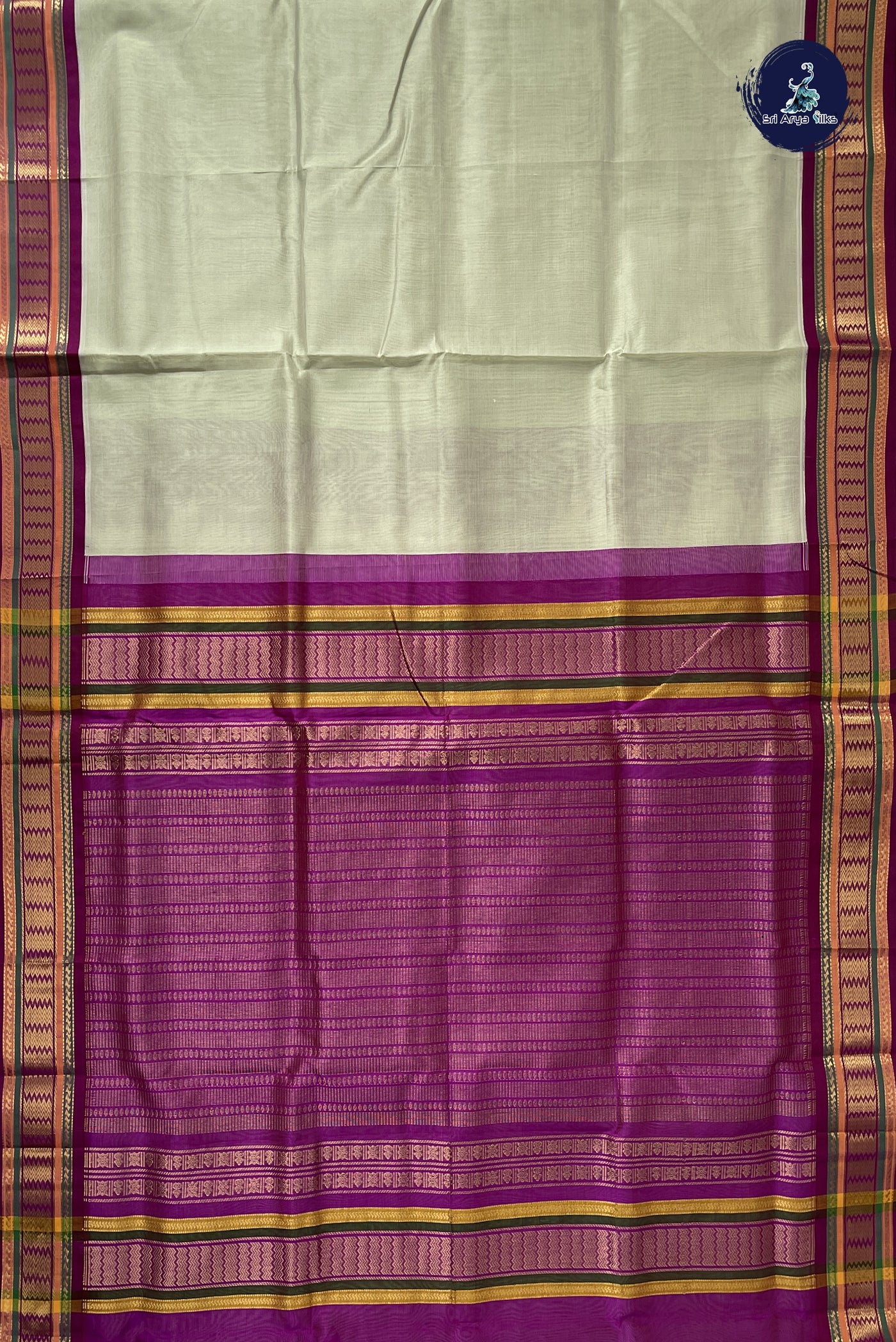 Elaichi Green 10 Yards Silk Cotton Saree With Plain Pattern