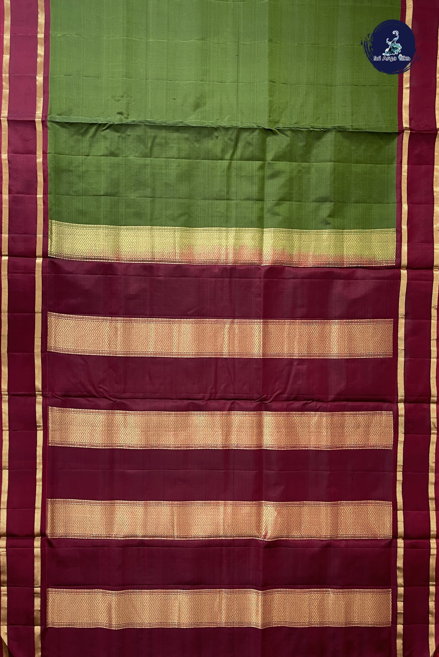 Green Madisar 10 Yards Silk Saree With Plain Pattern