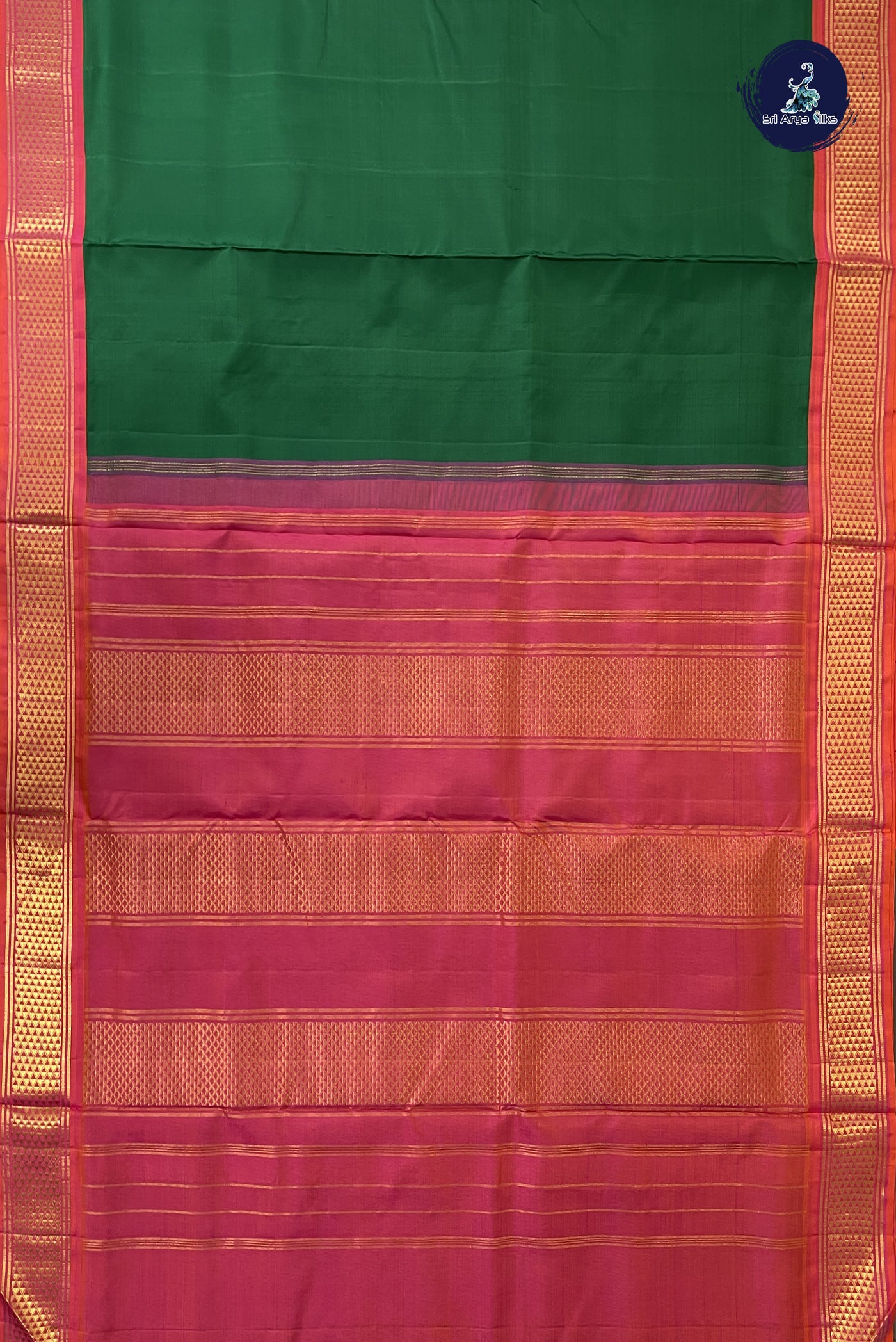 Green Madisar 10 Yards Silk Saree With Plain Pattern