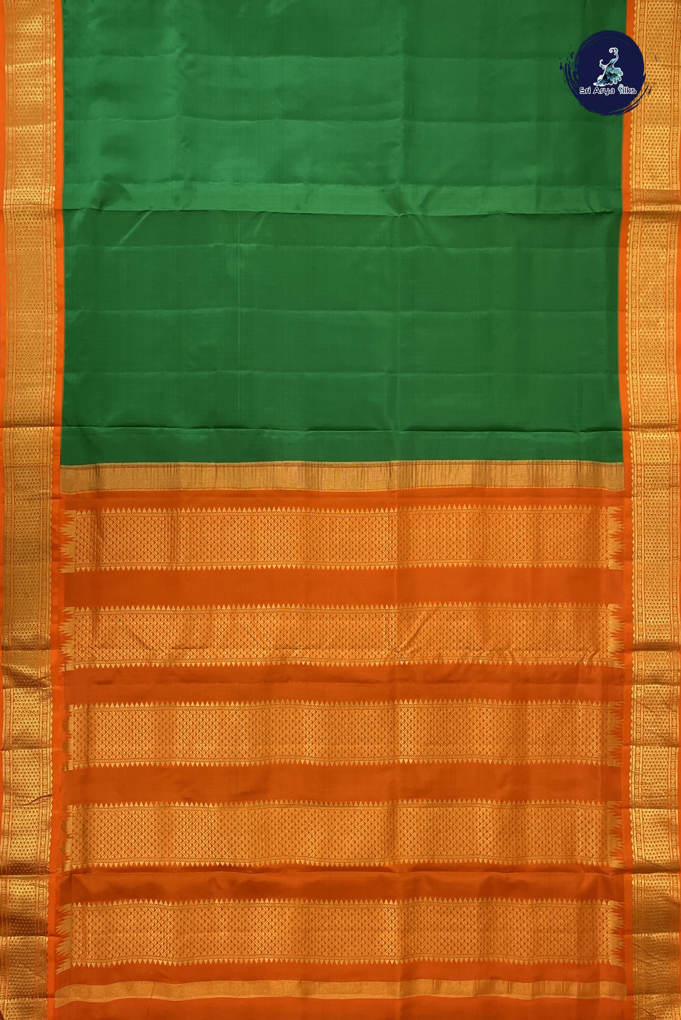 Green Madisar 10 Yards Silk Saree With Plain Pattern
