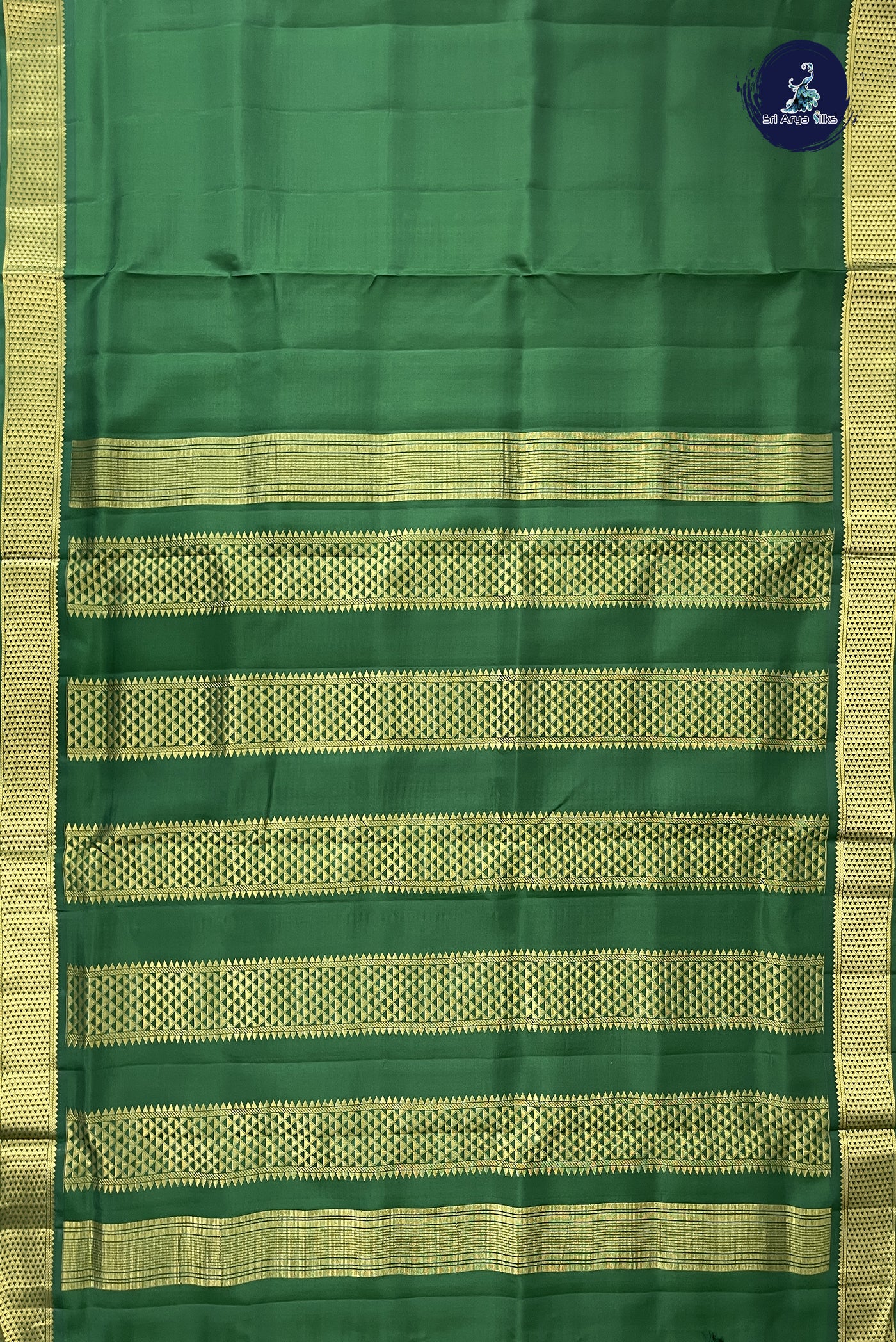 Dark Green Madisar 10 Yards Silk Saree With Plain Pattern