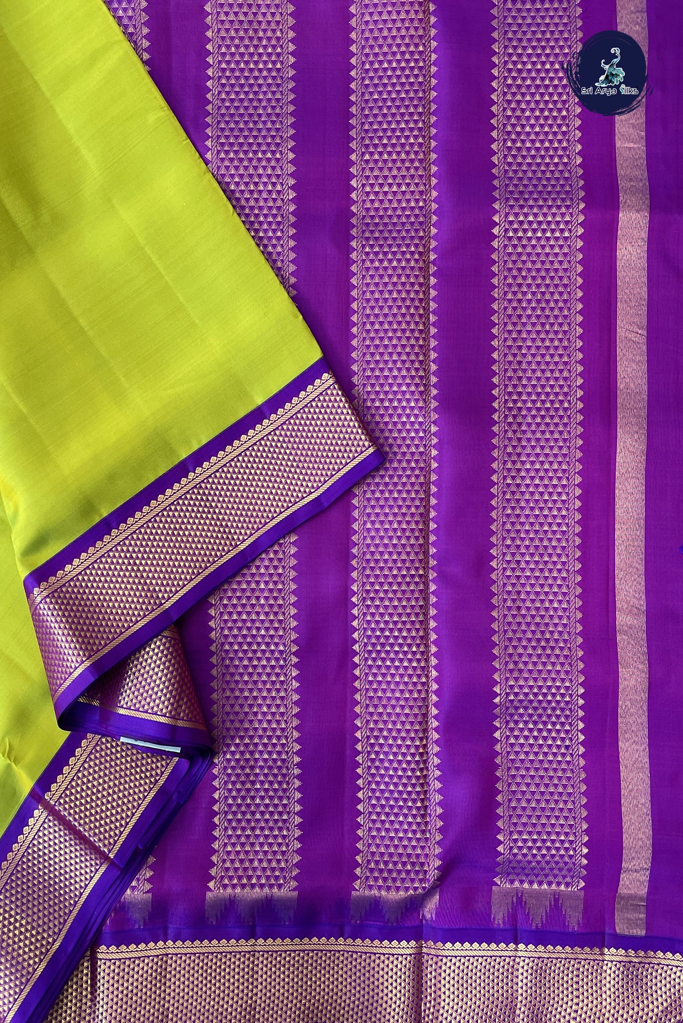Lime Green Madisar 10 Yards Silk Saree With Plain Pattern