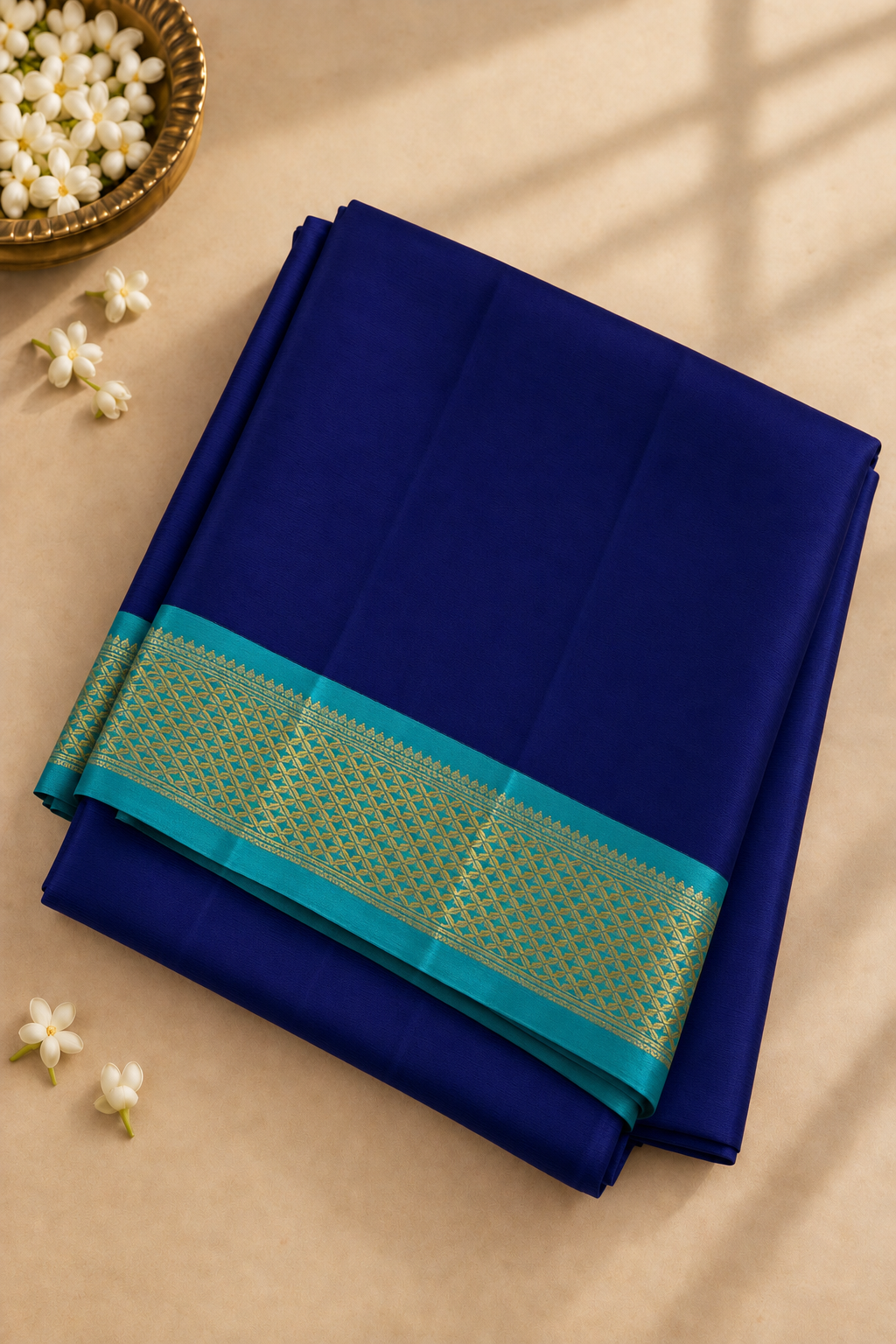 Blue Madisar 10 Yards Silk Saree With Plain Pattern