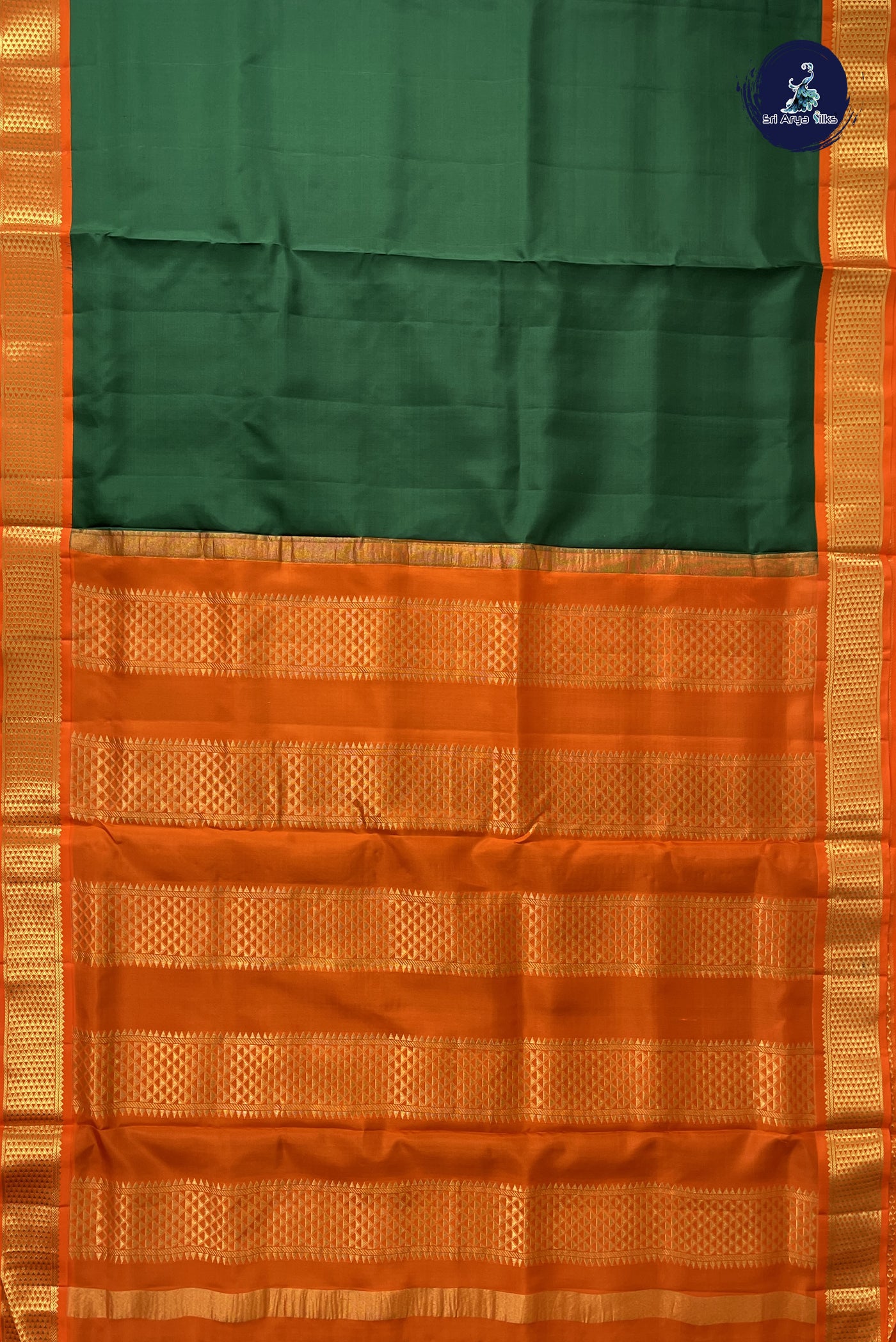 Dark Green Madisar 10 Yards Silk Saree With Plain Pattern