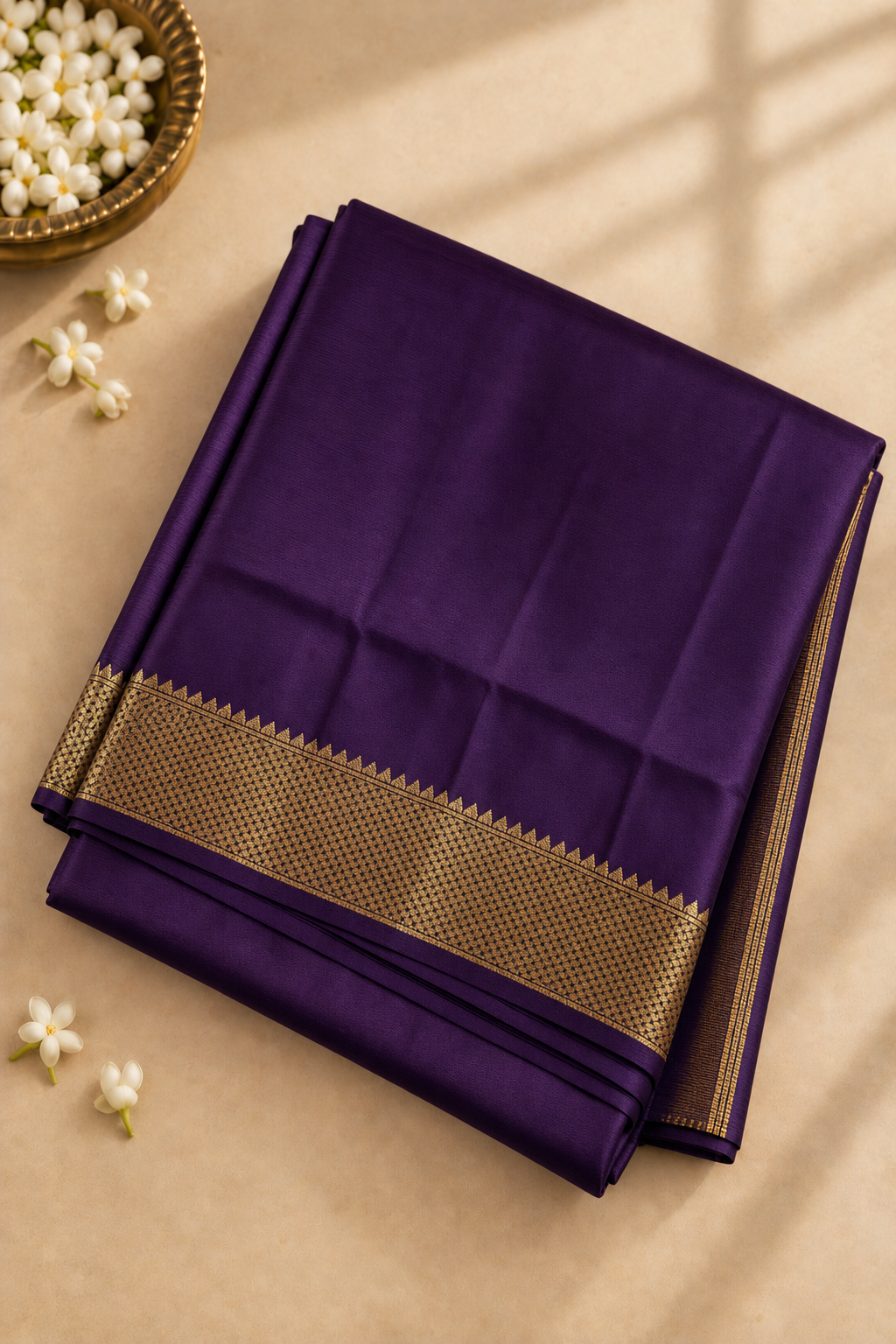 Jamun Madisar 10 Yards Silk Saree With Plain Pattern
