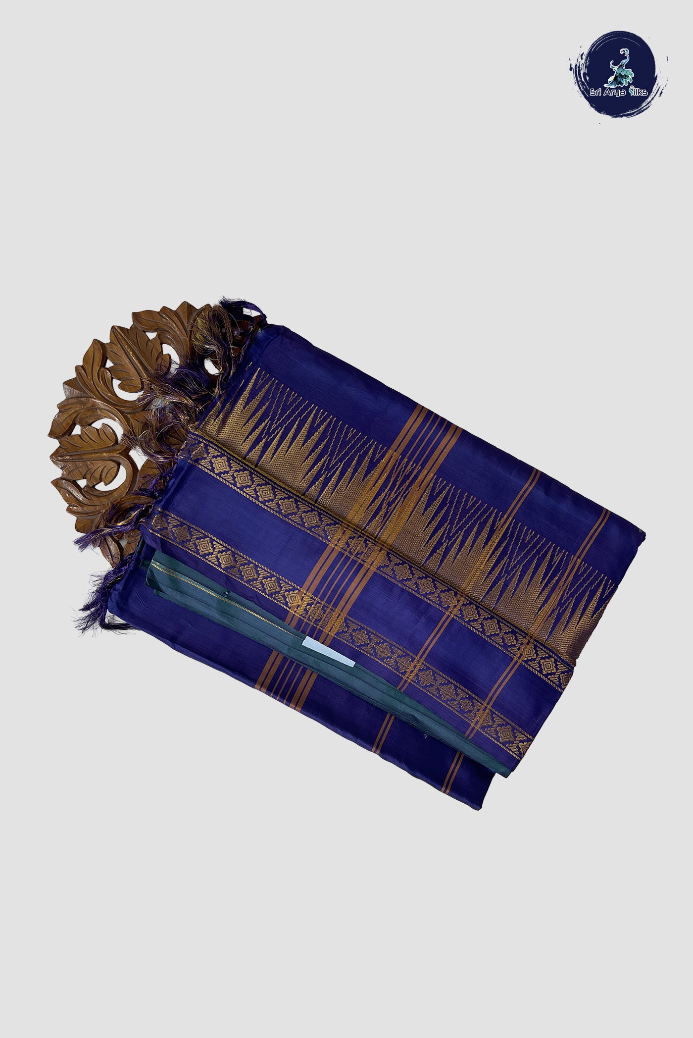 Light Green Vaazhainaar Pattu Madisar Silk Saree With Buttas Pattern