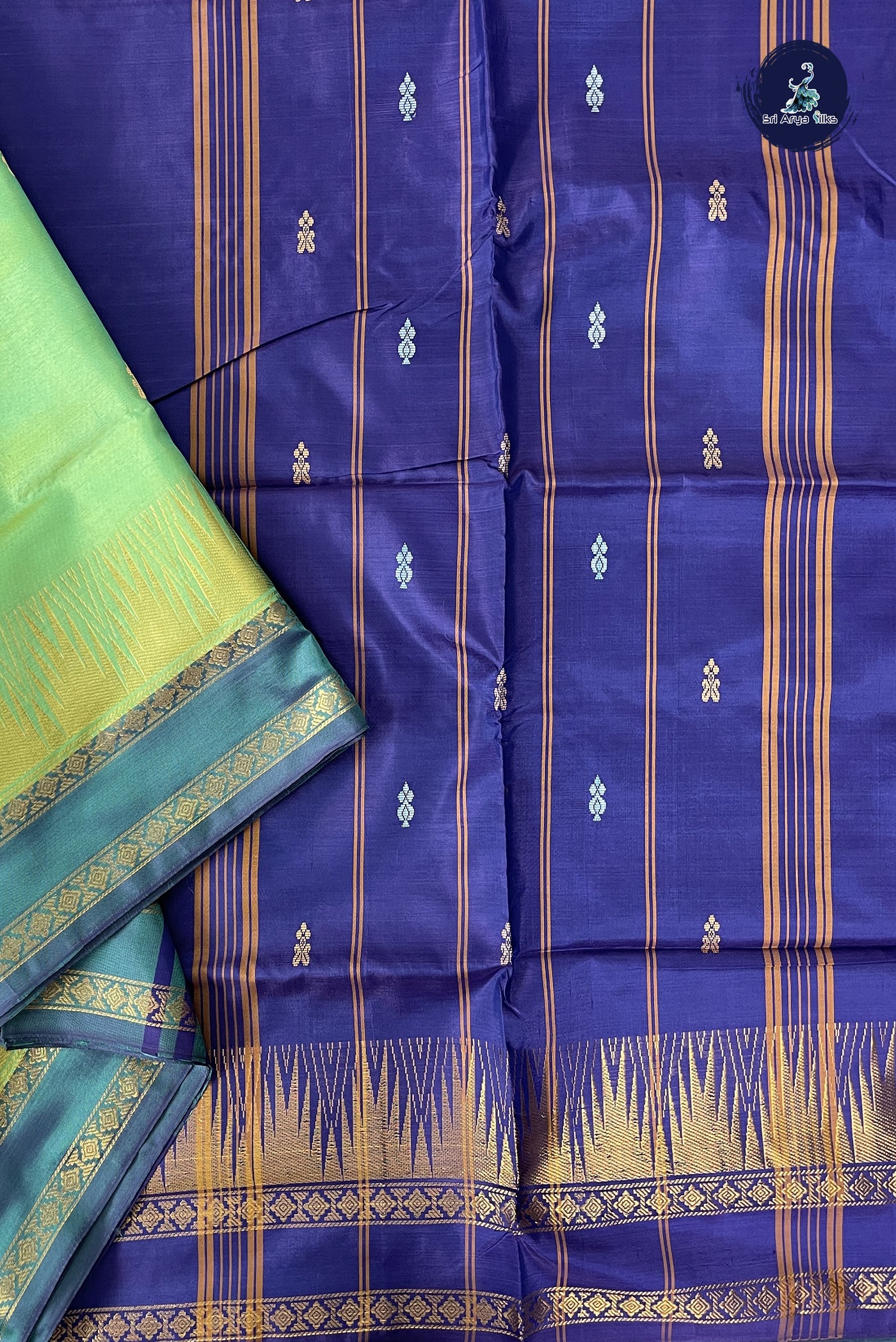 Light Green Vaazhainaar Pattu Madisar Silk Saree With Buttas Pattern
