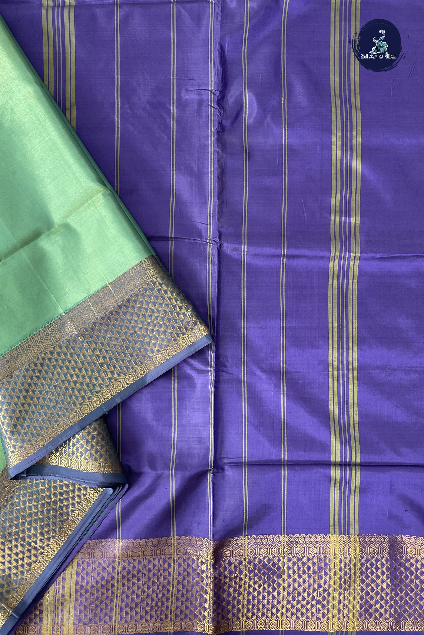 Green Vaazhainaar Pattu Madisar Silk Saree With Plain Pattern