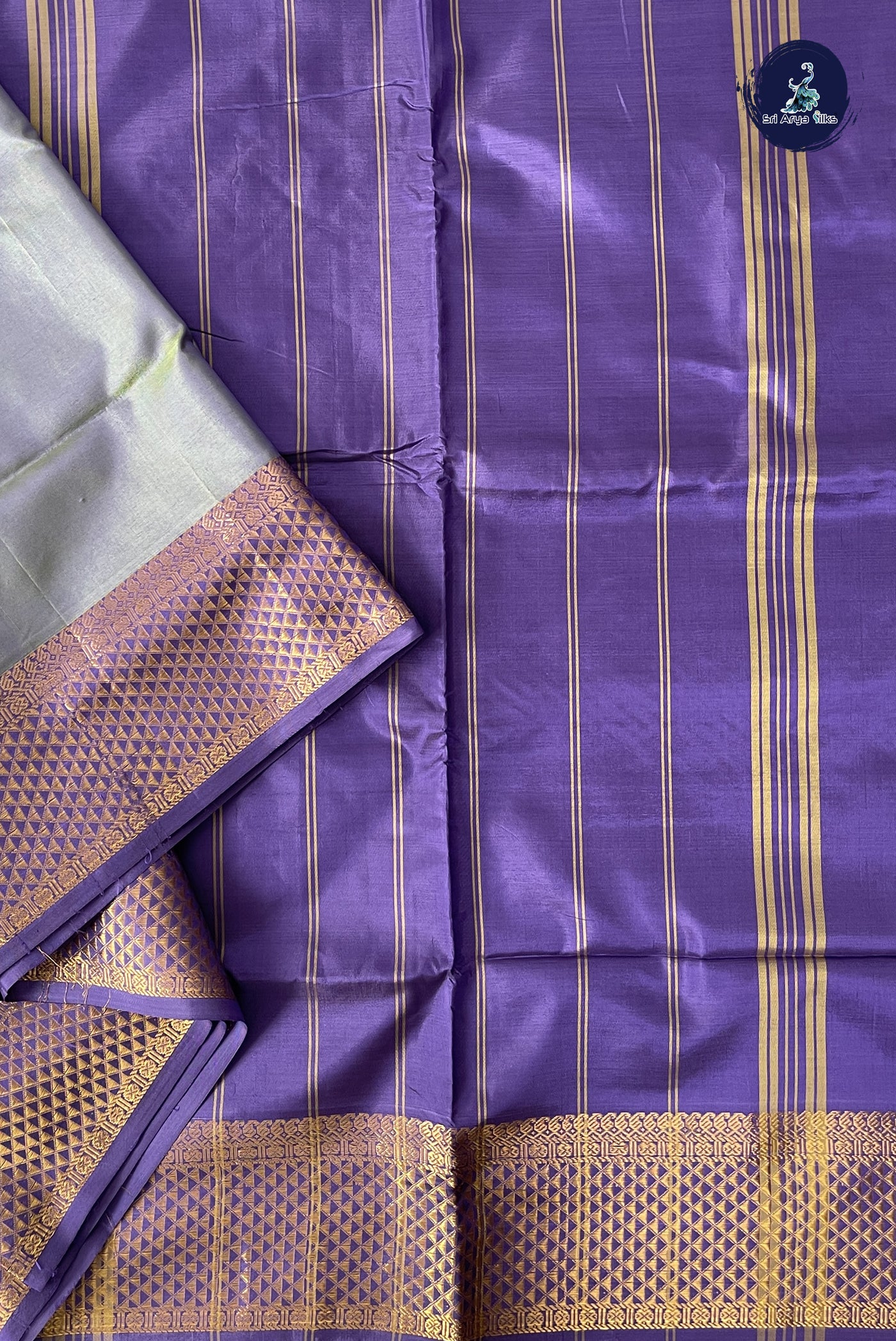 Greenish Grey Vaazhainaar Pattu Madisar Silk Saree With Plain Pattern