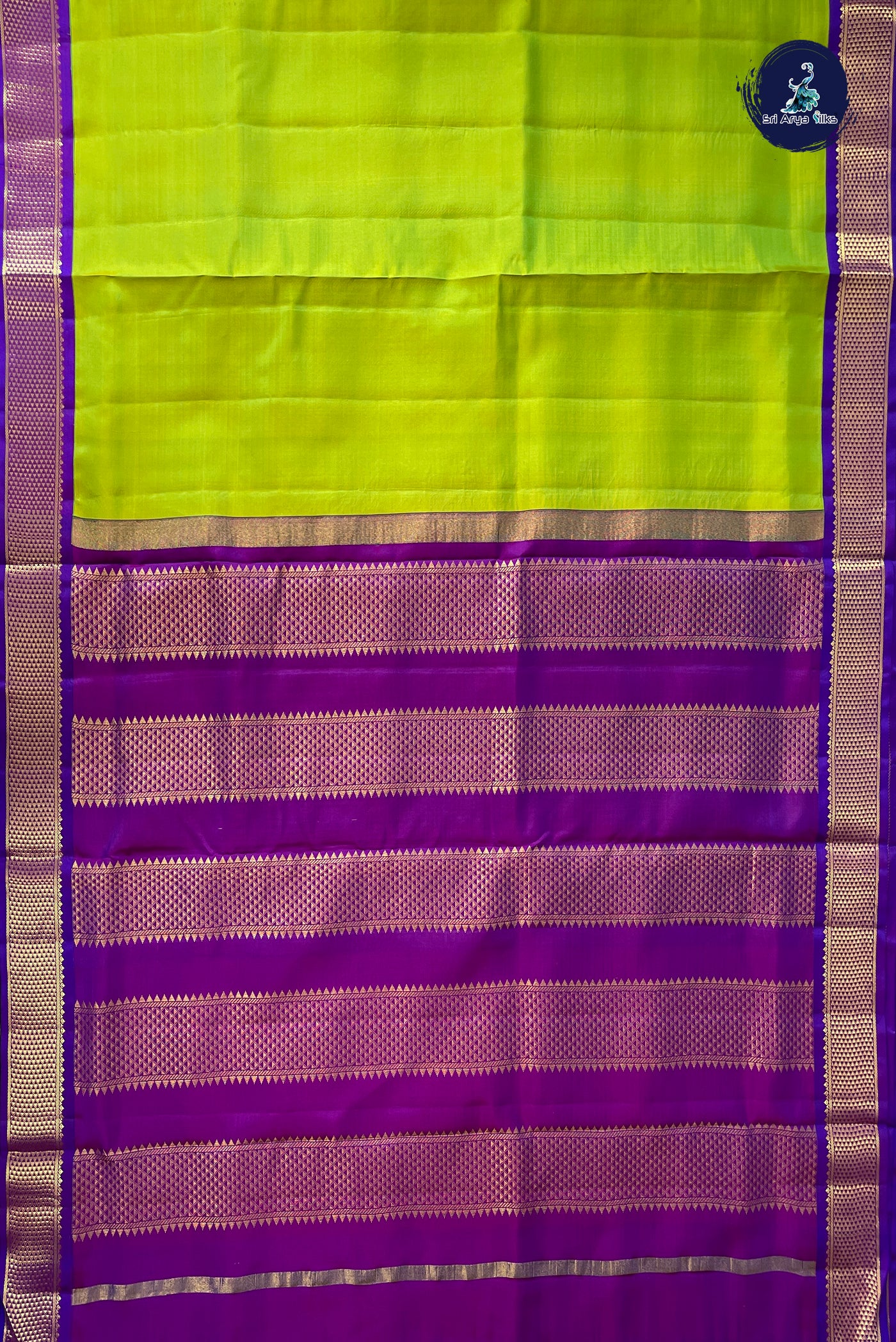 Flurocent Green Madisar 10 Yards Silk Saree With Plain Pattern