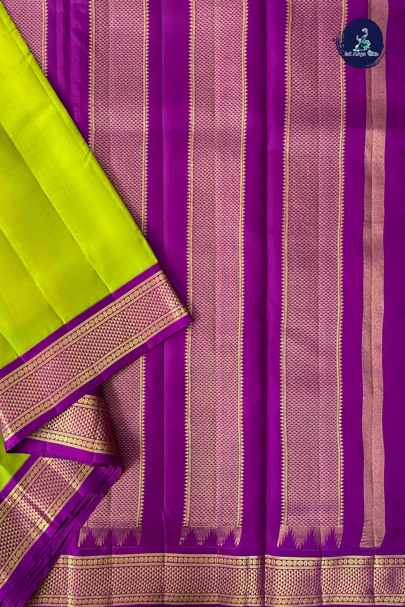 Flurocent Green Madisar 10 Yards Silk Saree With Plain Pattern