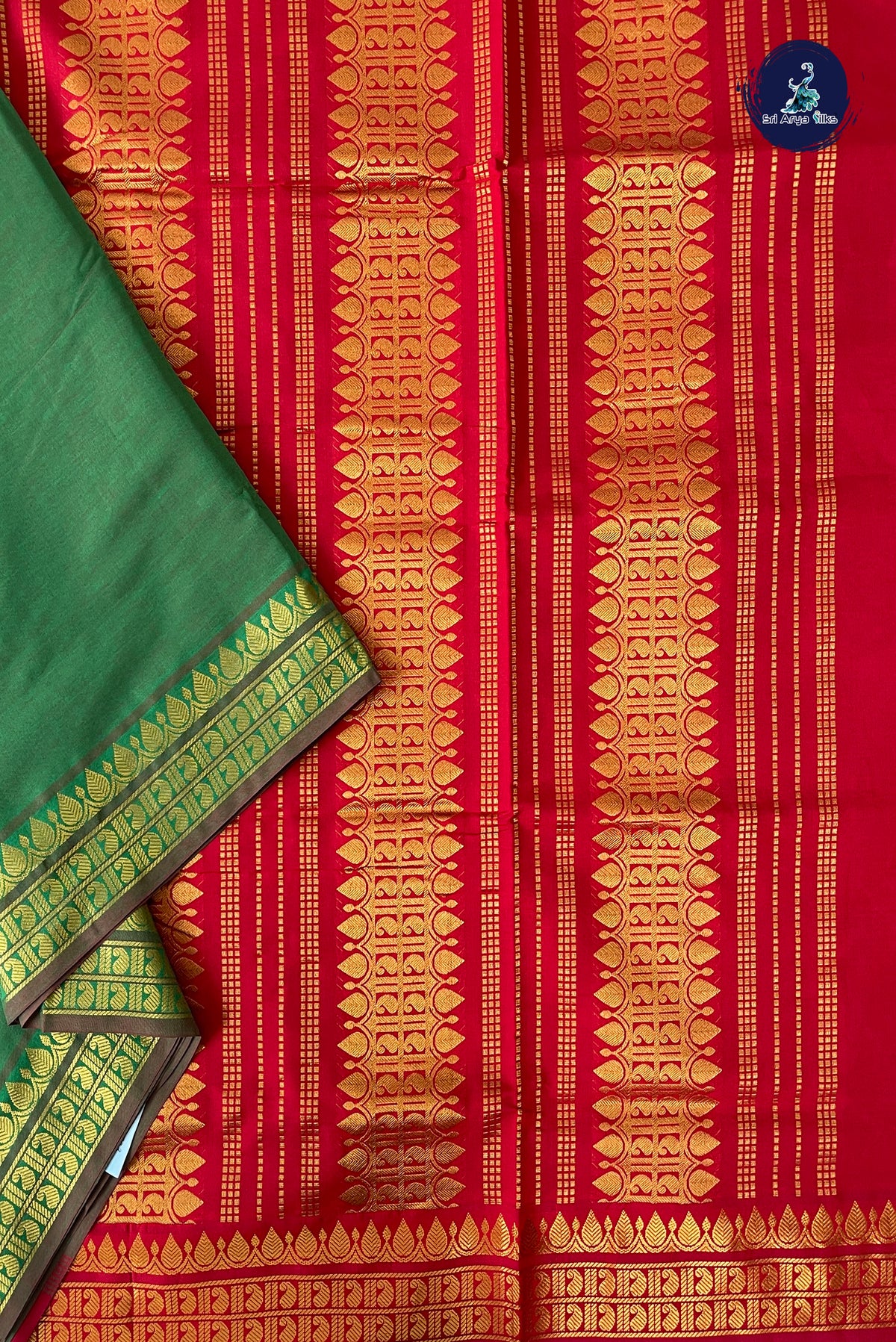 Green Half Pure Madisar Silk Cotton Saree With Plain Pattern