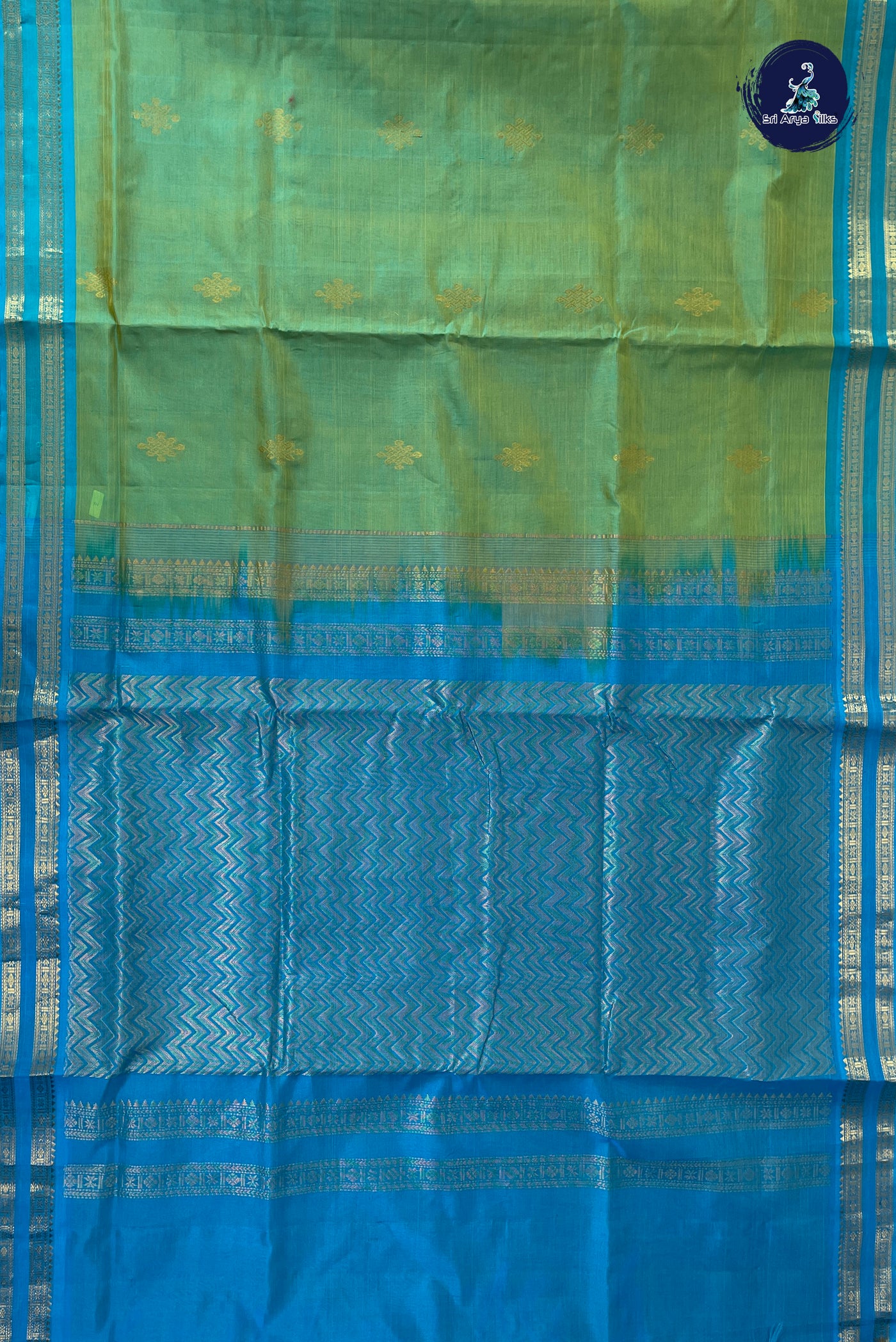 Dual Tone Green Madisar Silk Cotton Saree With Kolam Butta Pattern