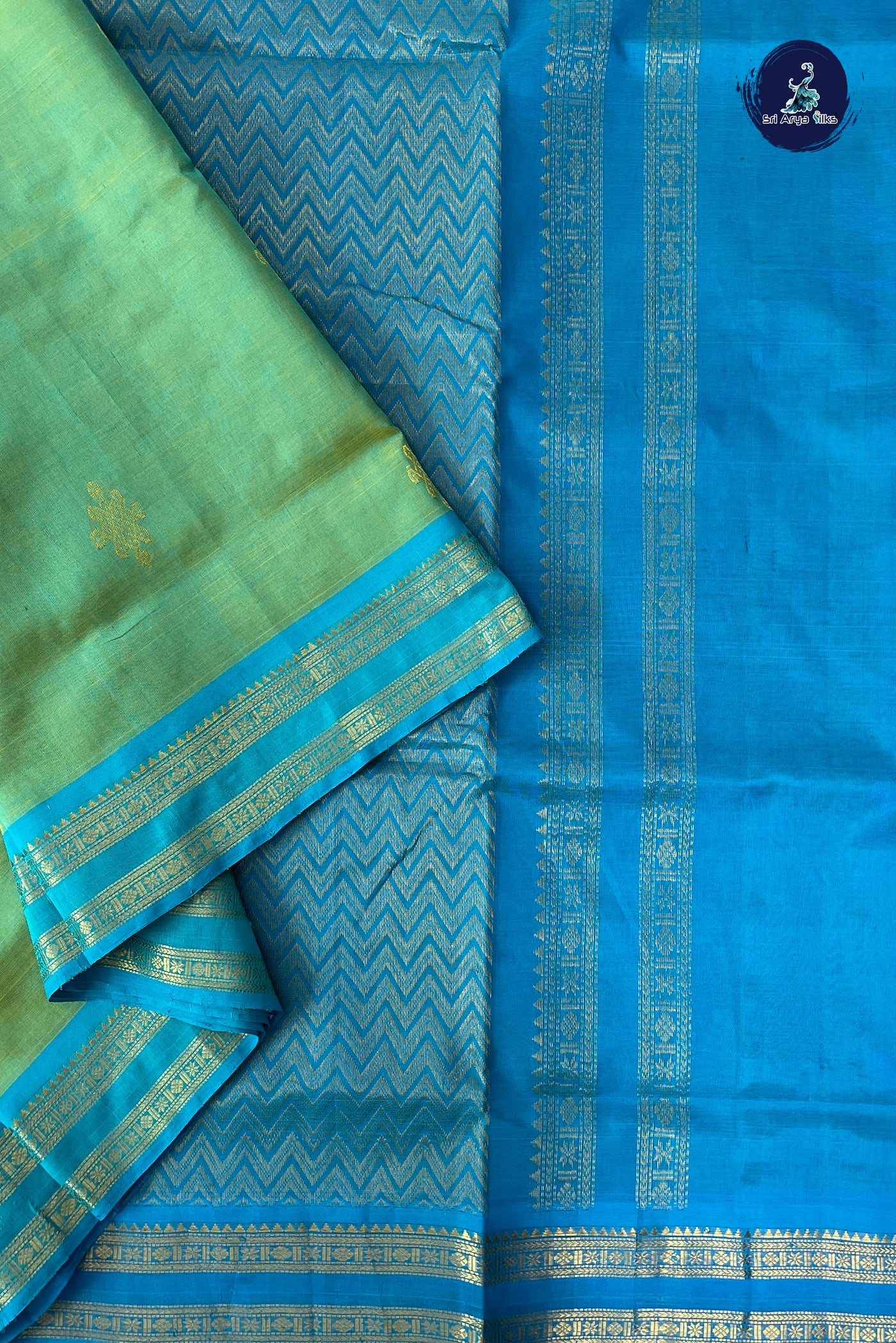 Dual Tone Green Madisar Silk Cotton Saree With Kolam Butta Pattern