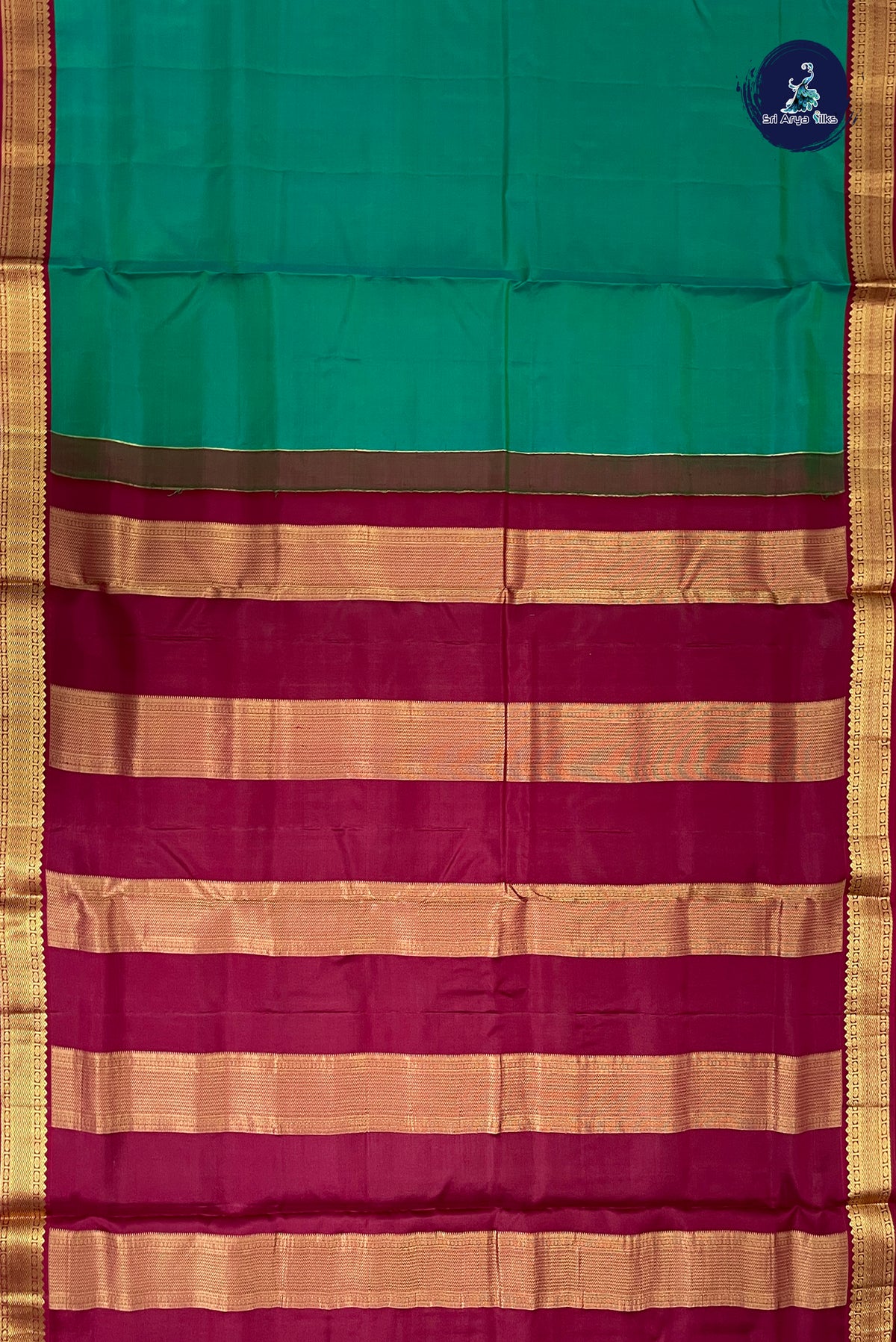 Dual Tone Green Madisar 10 Yards Silk Saree With Plain Pattern