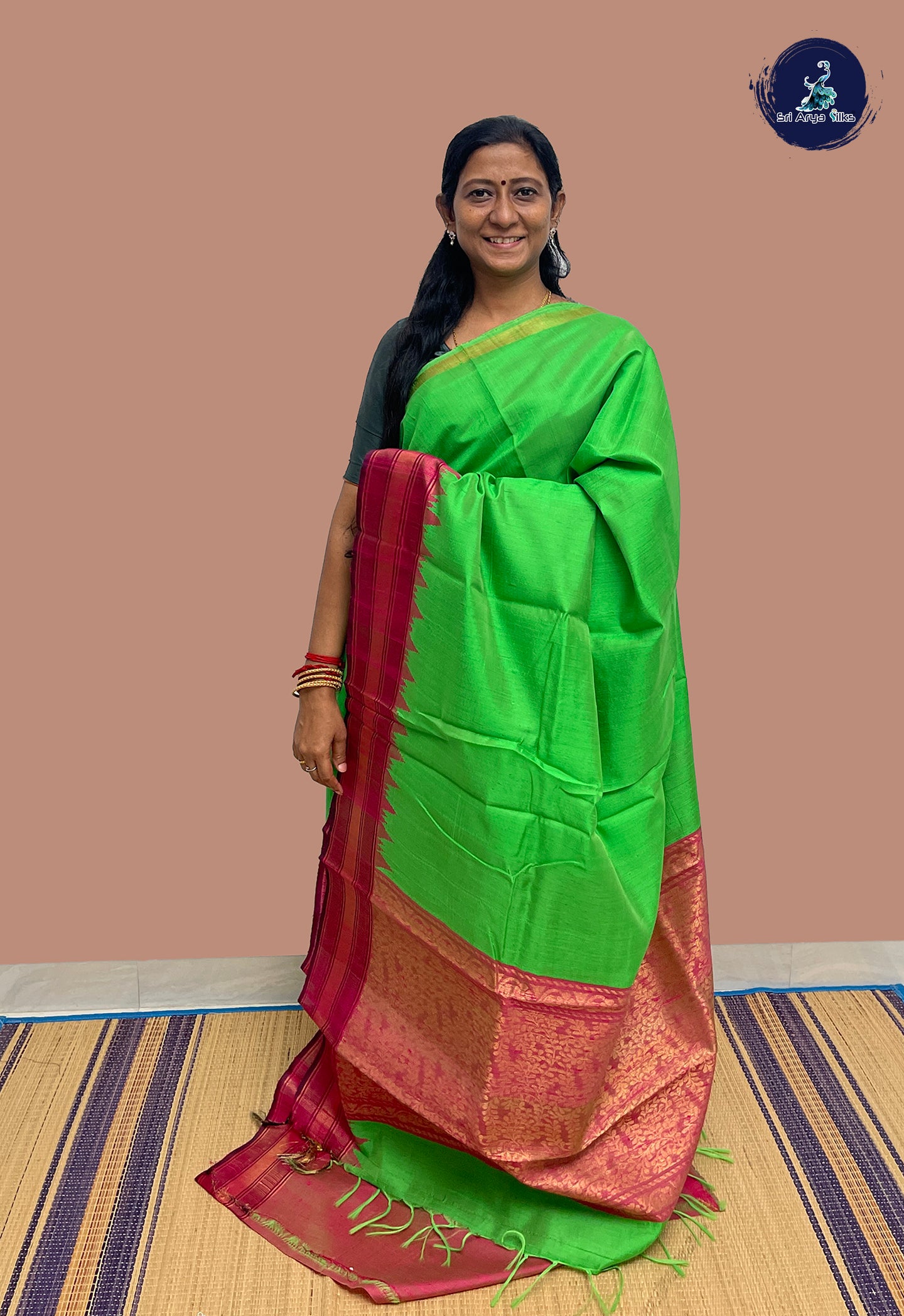 Parrot Green Raw Silk Saree With Plain Pattern