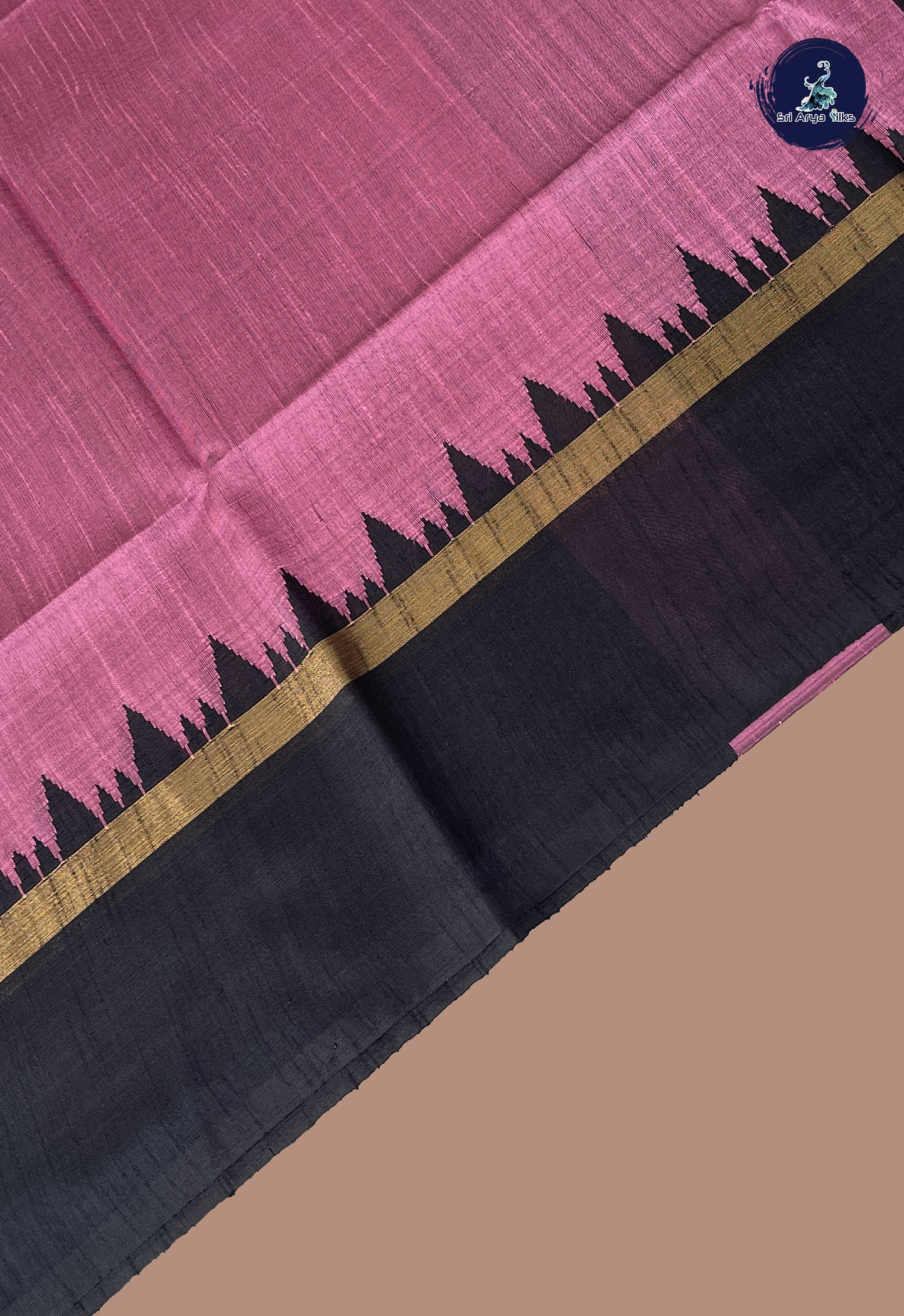 Pink Raw Silk Saree With Plain Pattern