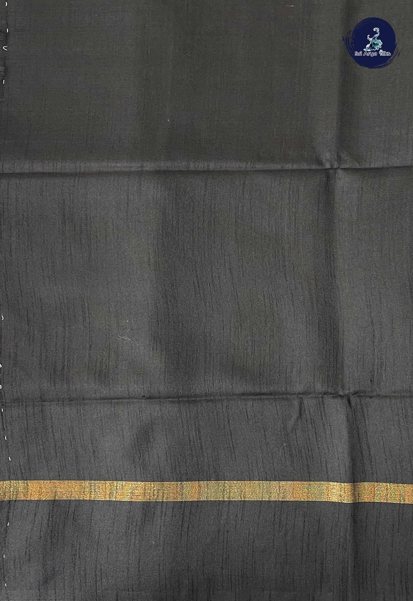 Pink Raw Silk Saree With Plain Pattern