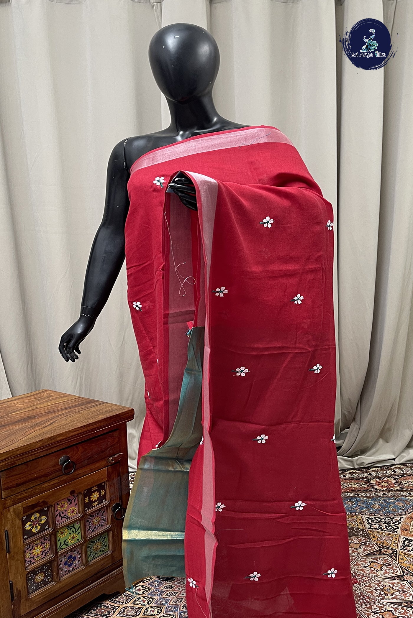Red Linen Saree With Thread Work Pattern