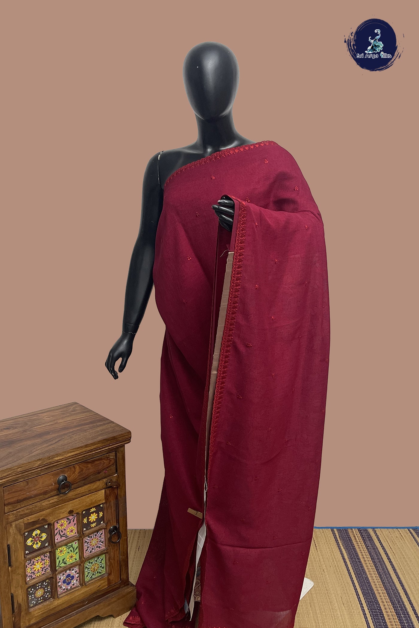Maroon Linen Saree With Thread Work Pattern