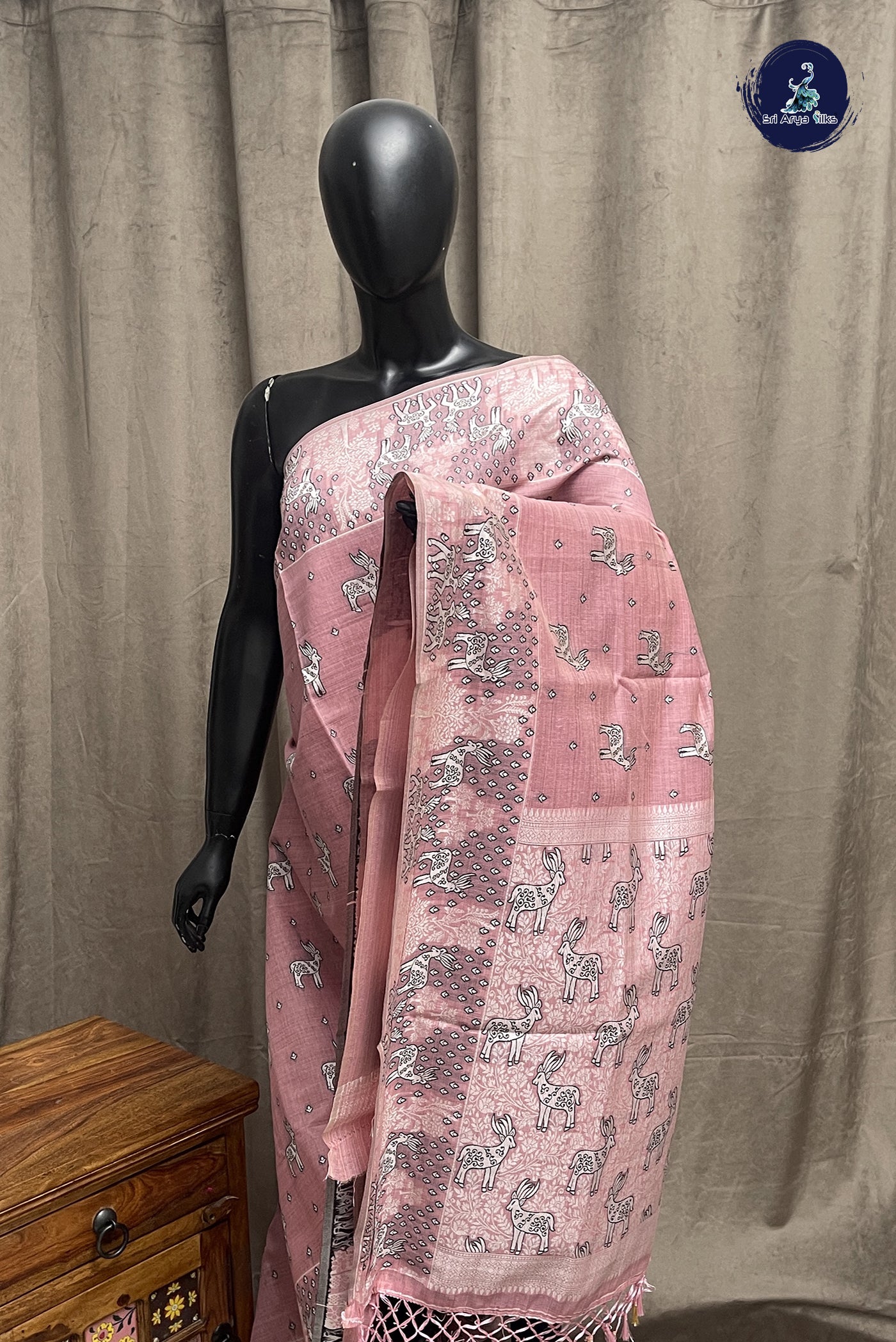 Baby Pink Linen Saree With Thread Work Pattern