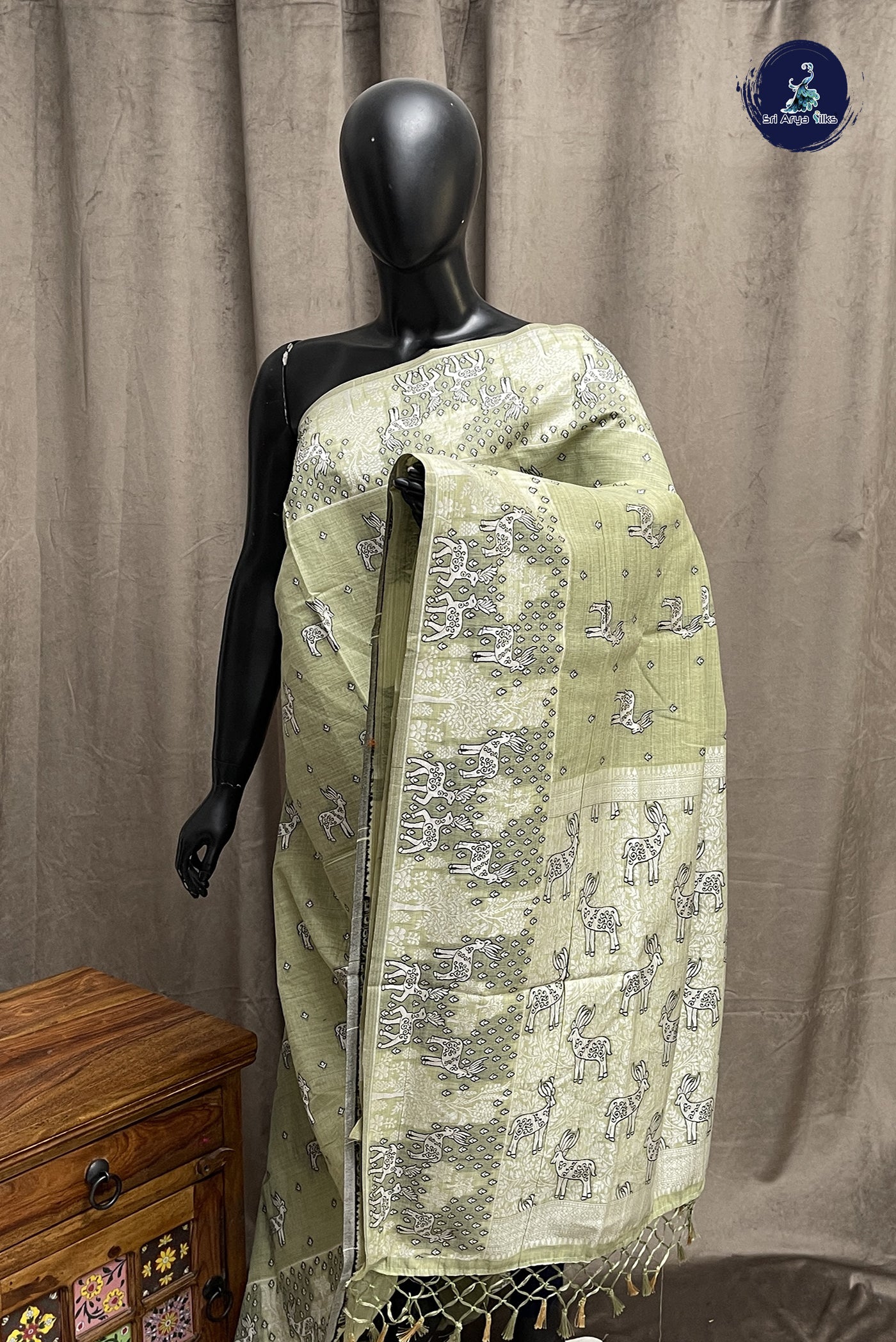 Pista Green Linen Saree With Thread Work Pattern