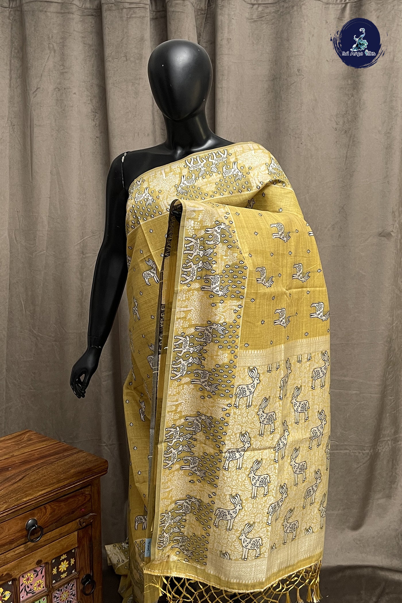 Creamish Yellow Linen Saree With Thread Work Pattern