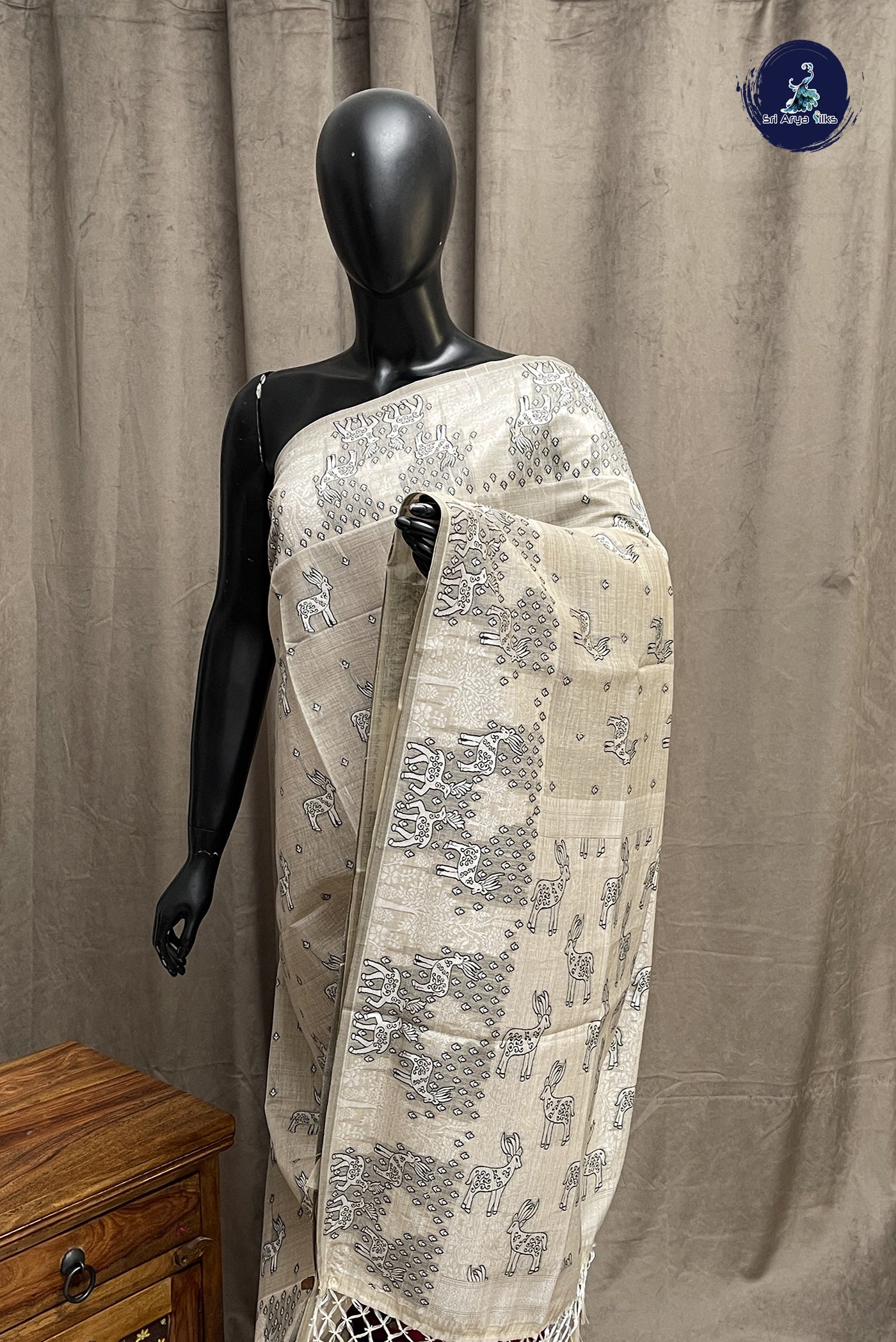 Fawn Linen Saree With Thread Work Pattern