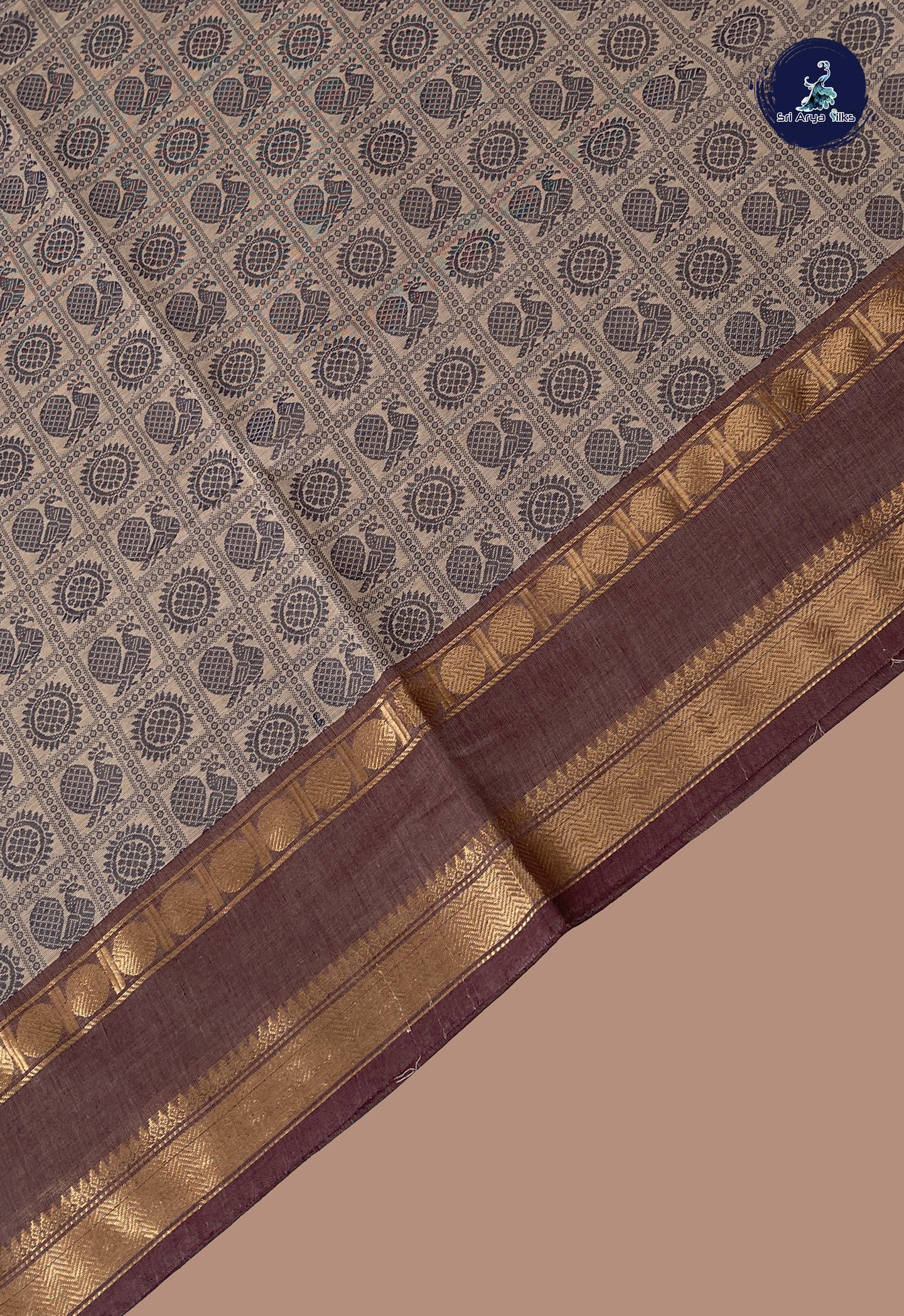 Ivory Kanchi Cotton Saree With Vanasingaram Pattern