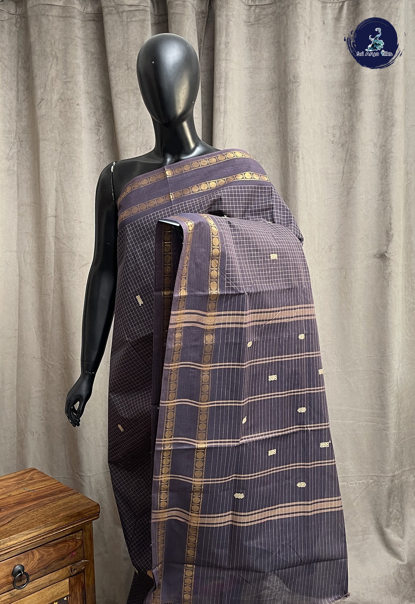 Greyish Lavender Chettinad Cotton Saree With Checked Pattern