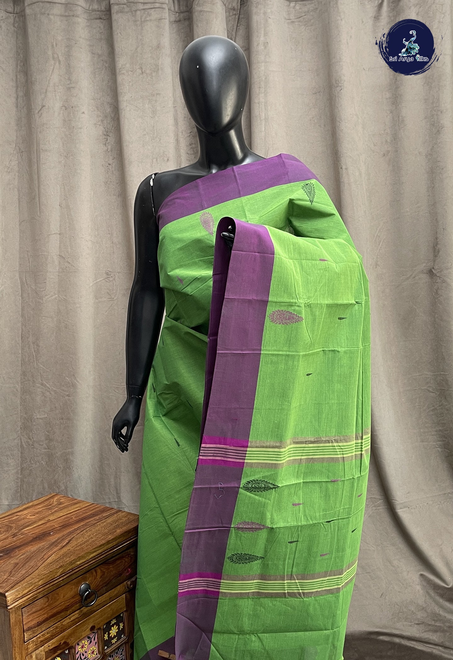 Green Kanchi Cotton Saree With Buttas Pattern