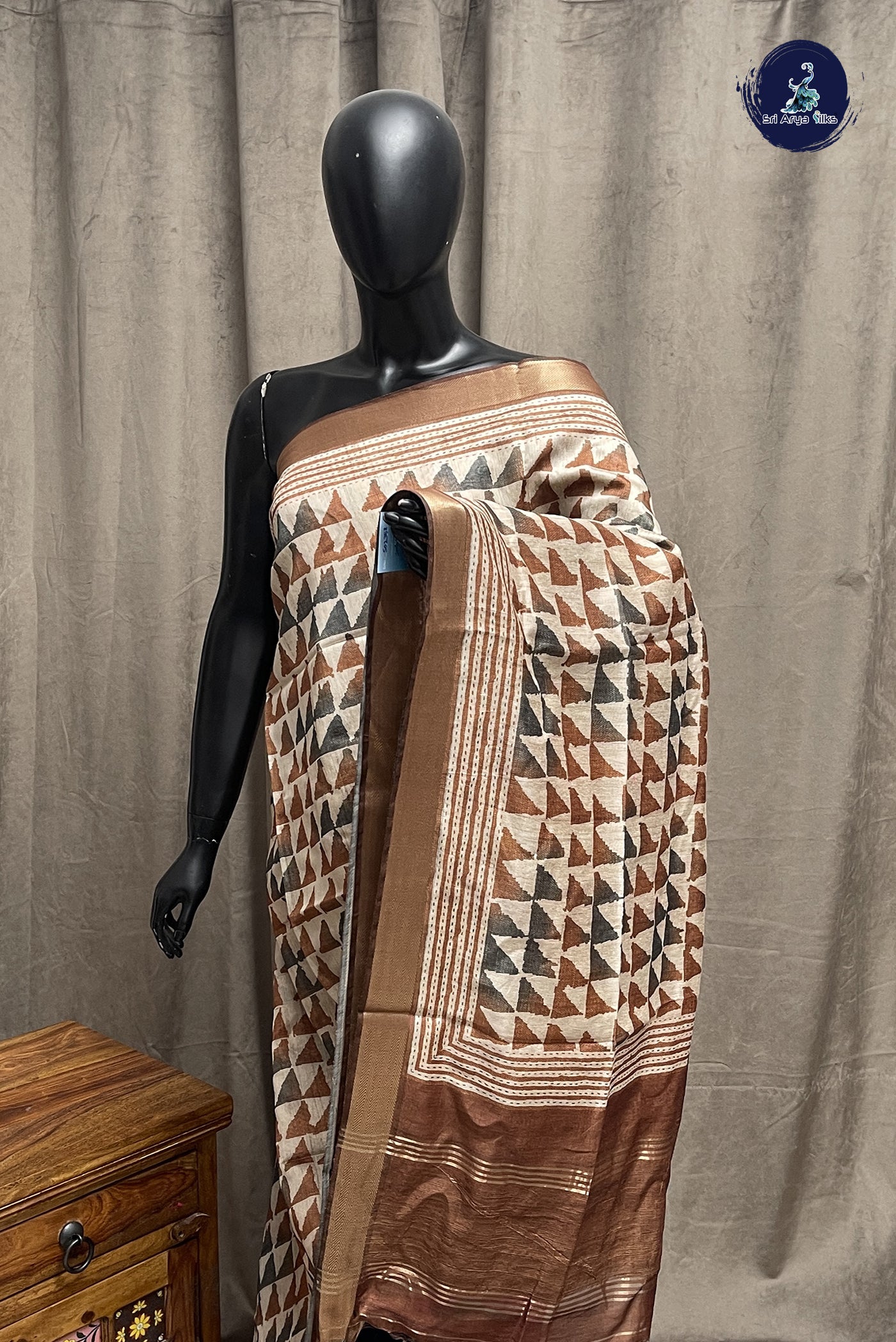 Beige Semi Chanderi Saree With Printed Pattern