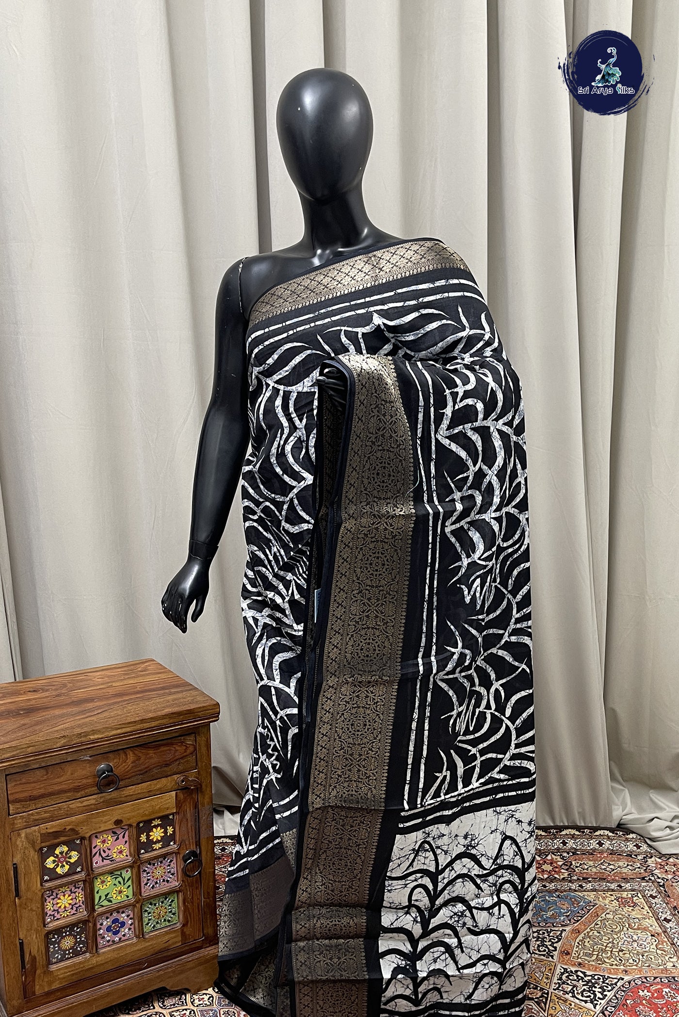 Black Linen Saree With Printed Pattern