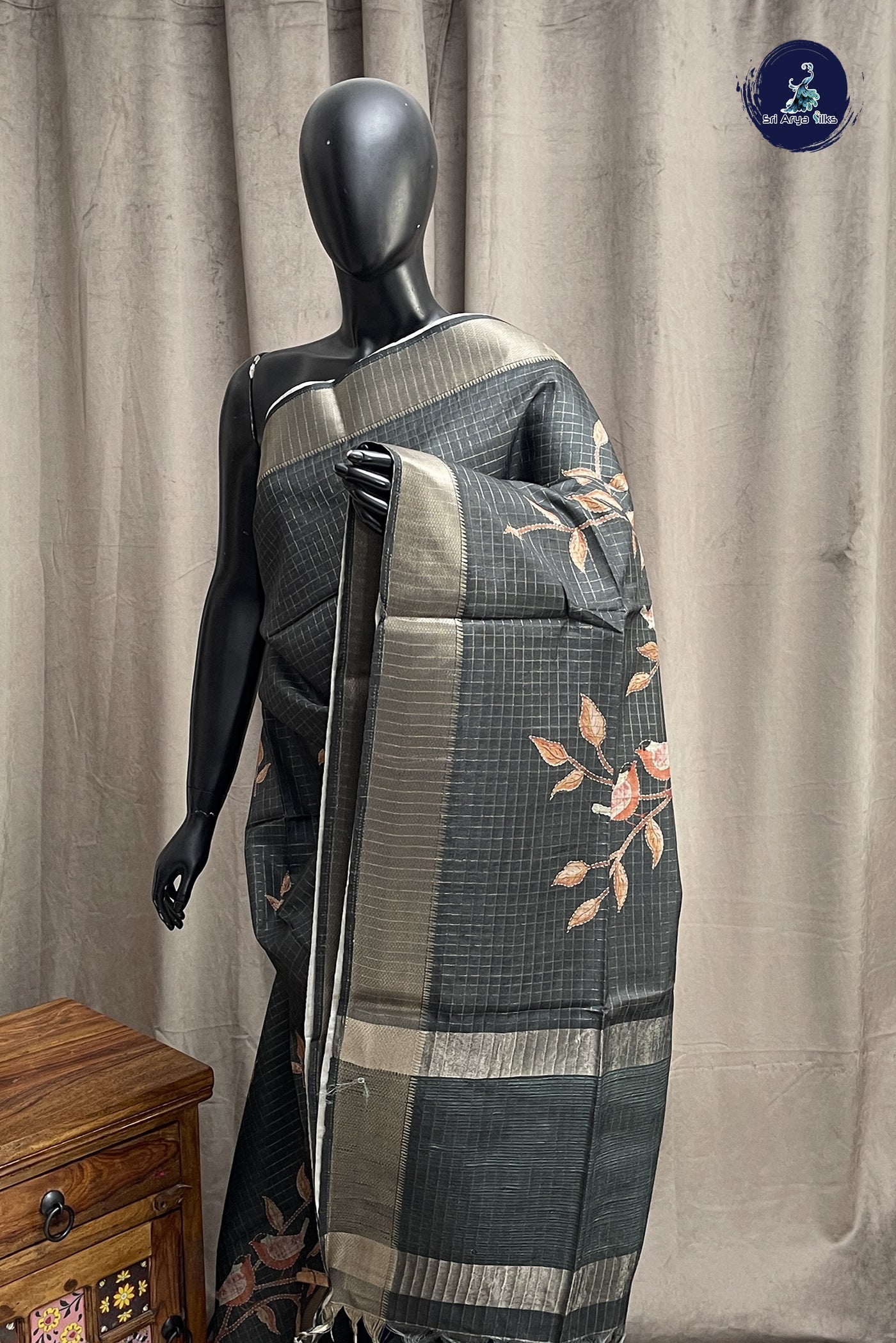Green Semi Raw Silk Saree With Checked Pattern