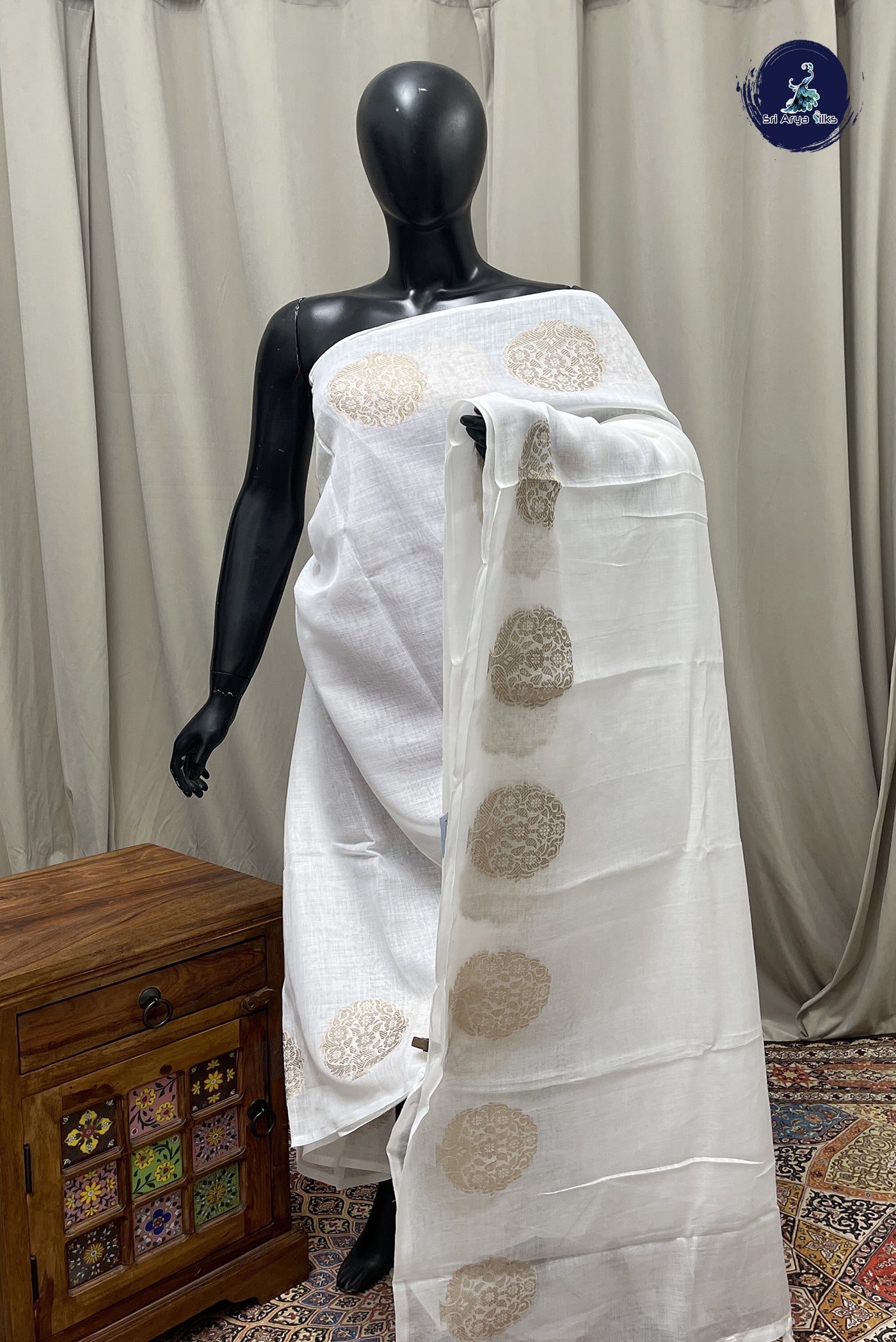 White Linen Saree With Buttas Pattern