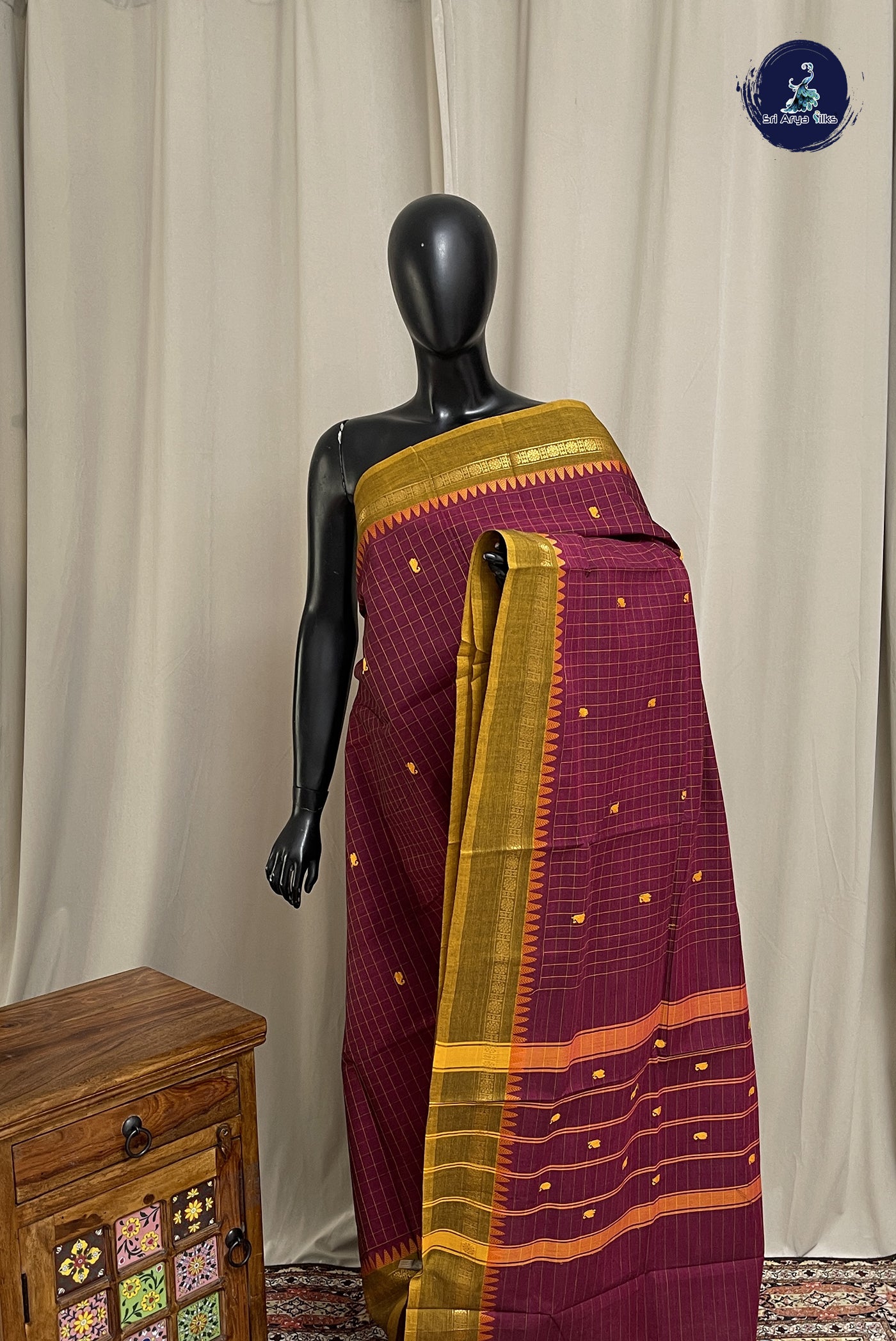 Dual Tone Maroon Chettinad Cotton Saree With Checked Pattern