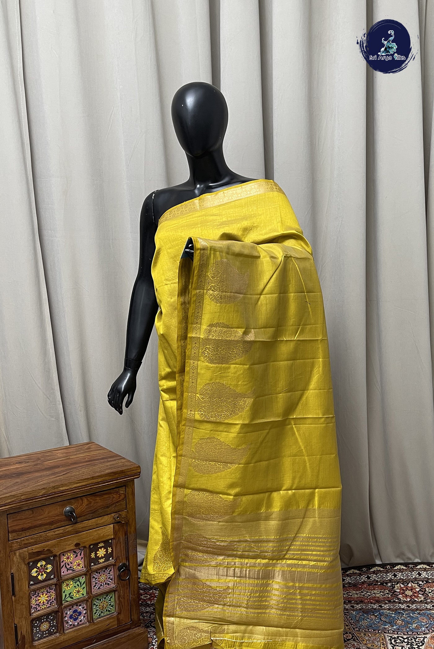 Yellow Semi Tussar Saree With Plain Pattern