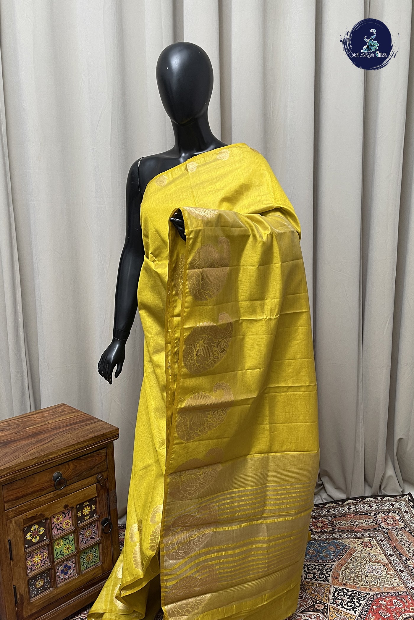 Yellow Semi Tussar Saree With Plain Pattern