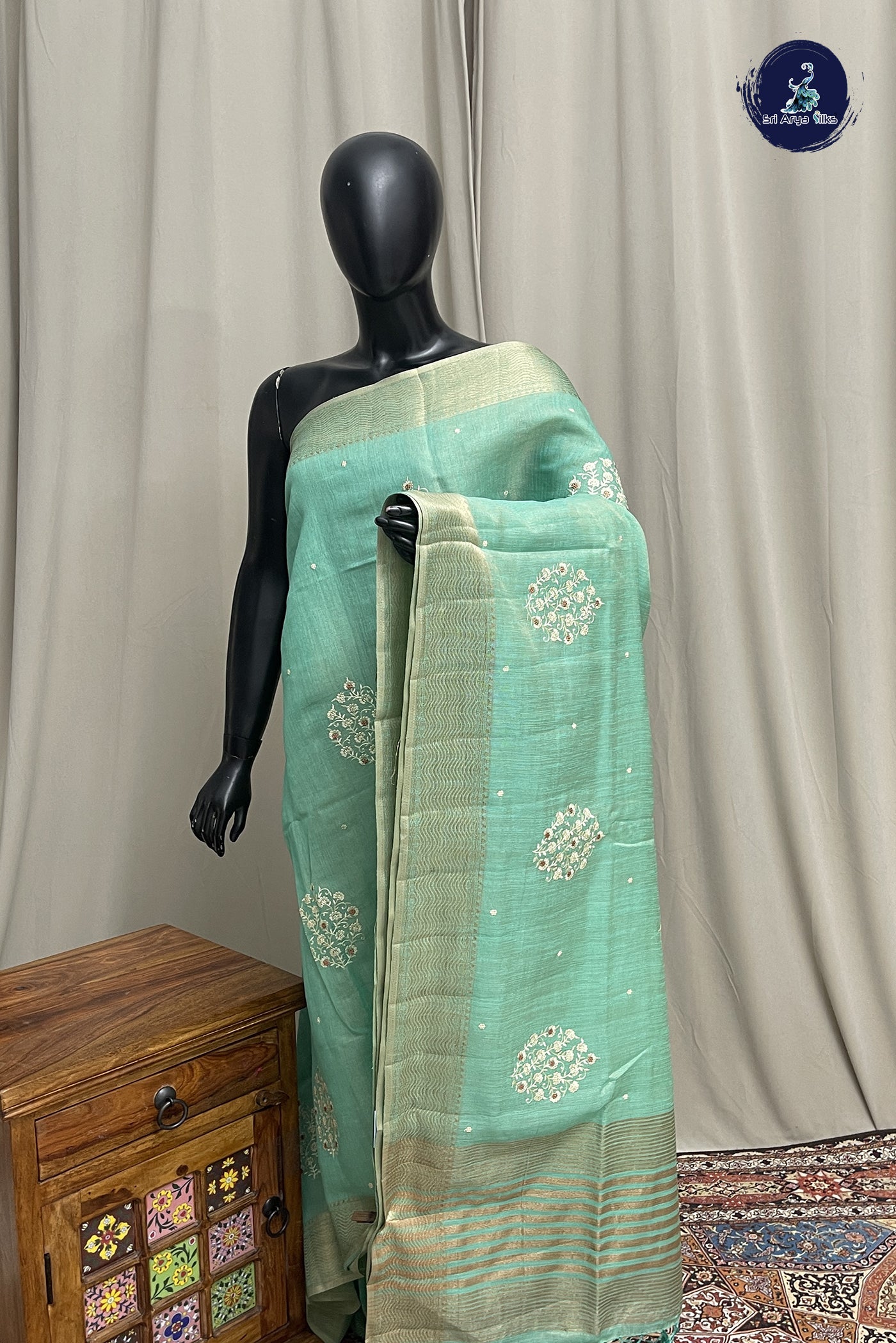 Green Linen Saree With Embroidery Pattern
