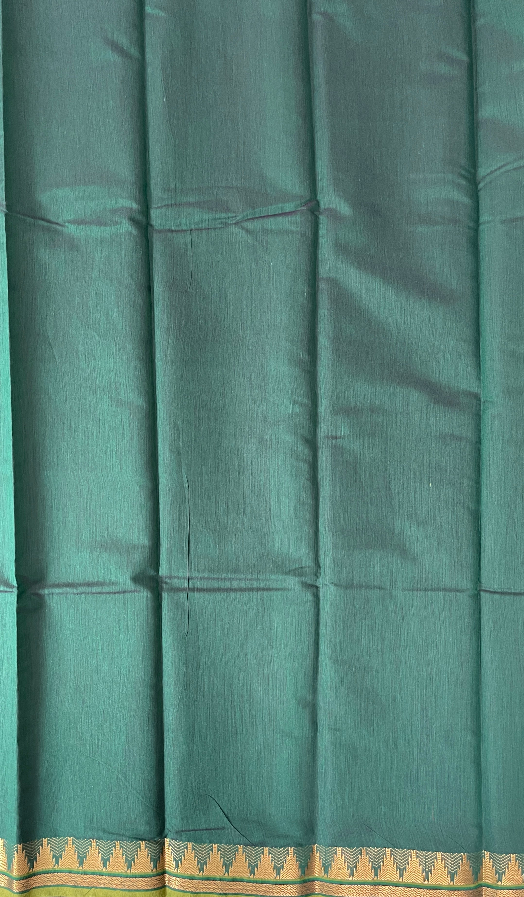 Bottle Green Budget Semi Silk Cotton Saree With Plain Pattern
