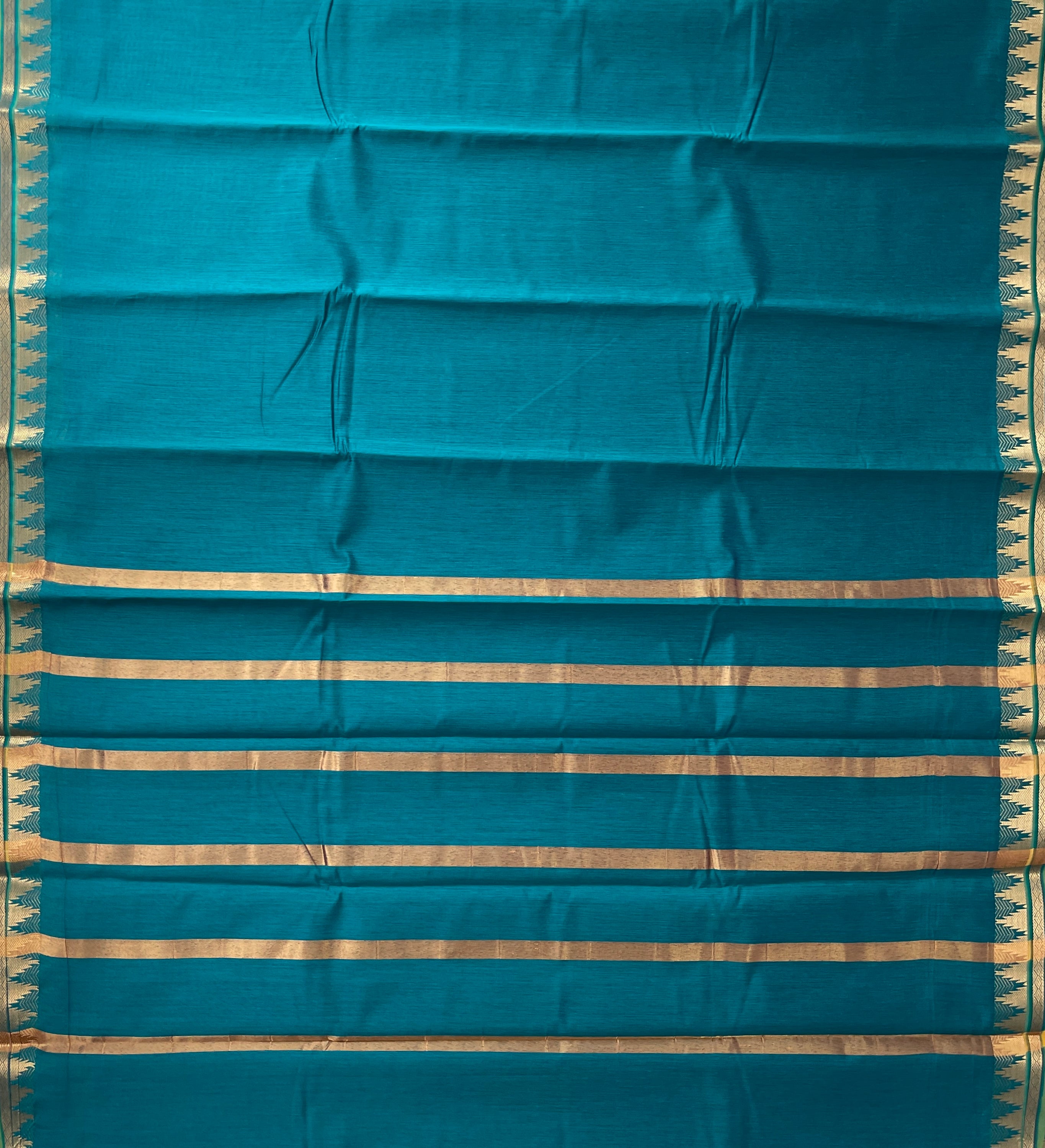 Sapphire Green Budget Semi Silk Cotton Saree With Plain Pattern