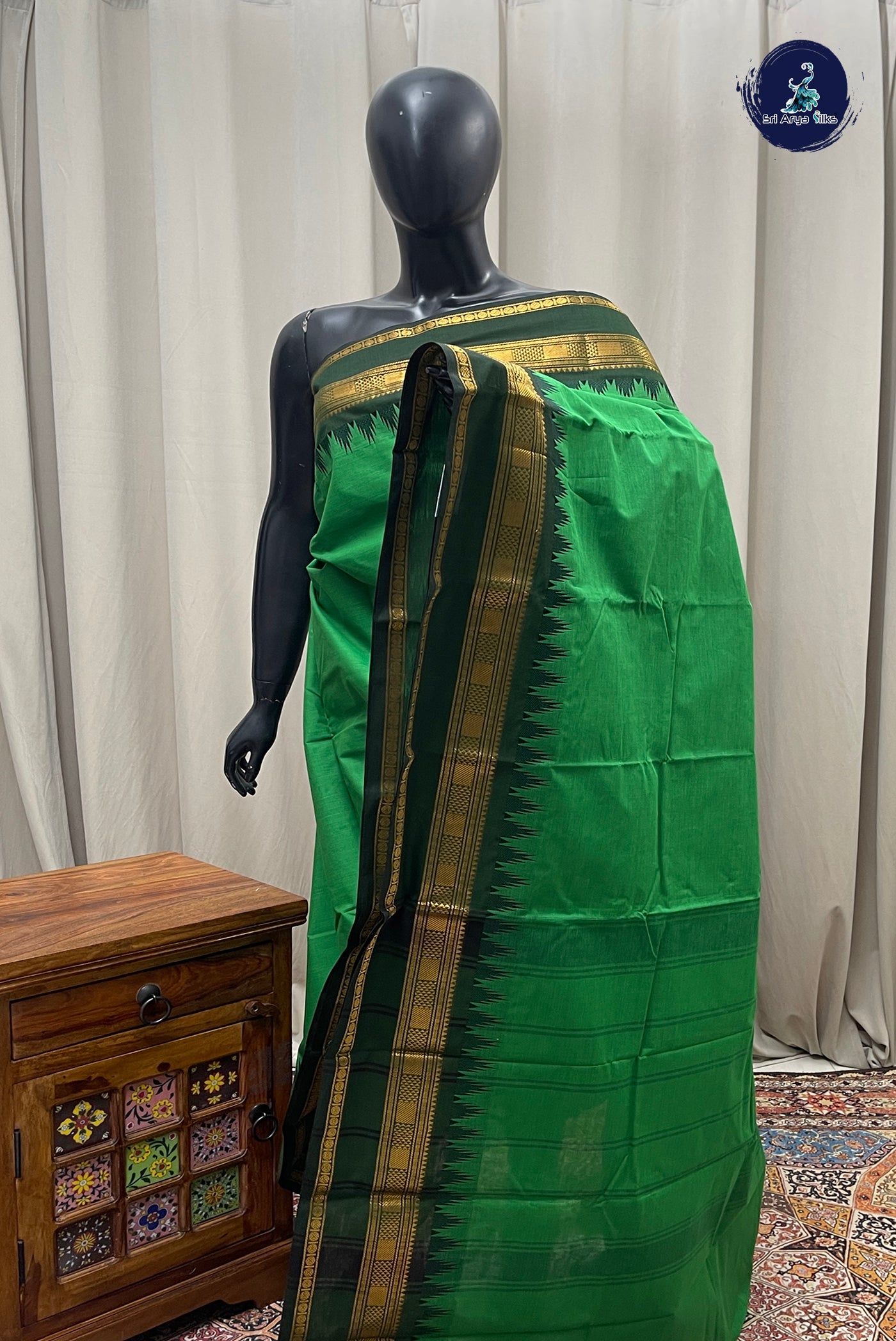 Green Kanchi Cotton Saree With Plain Pattern